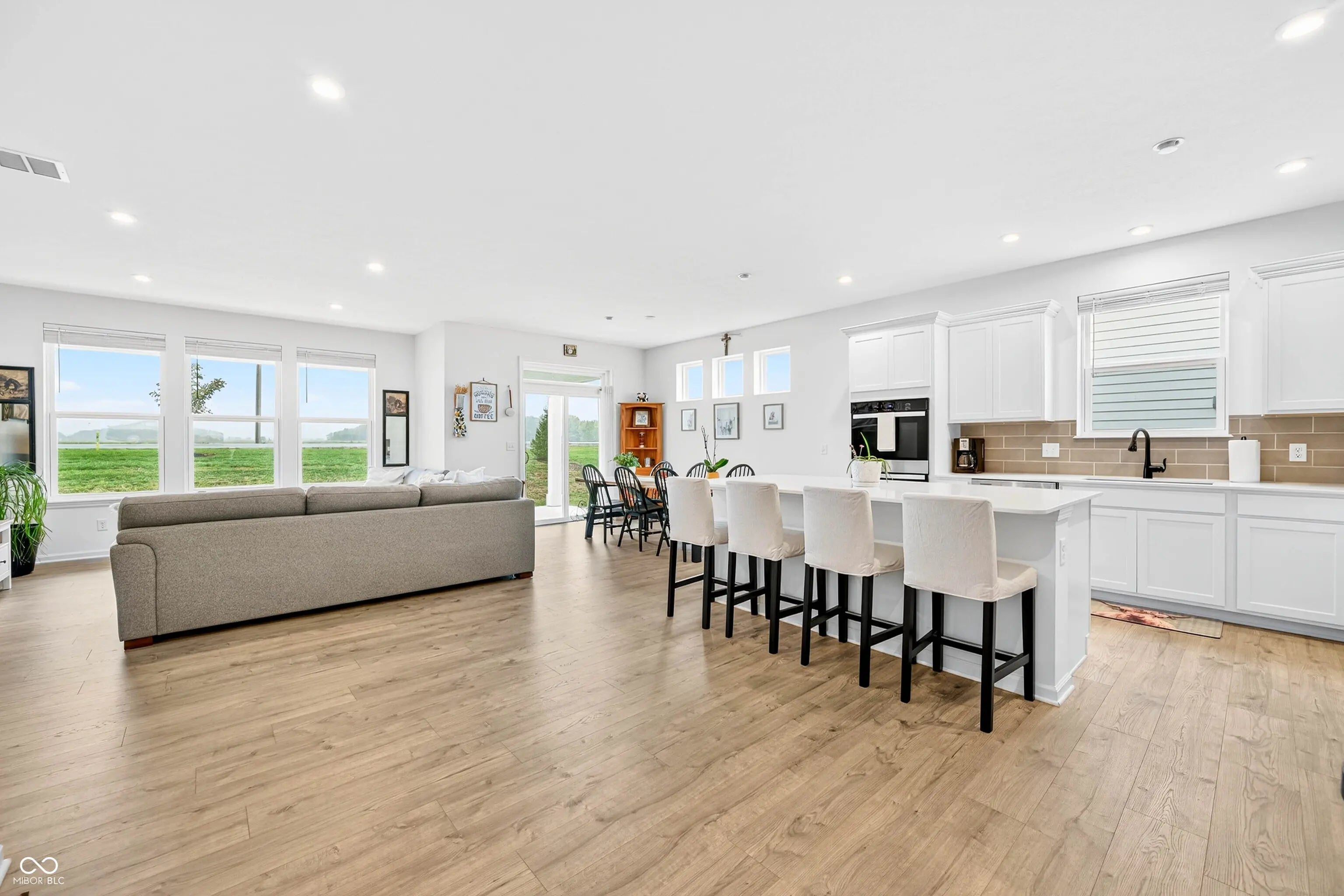 648 Bluestem Circle MLS 22070219 Brownstone photo 2