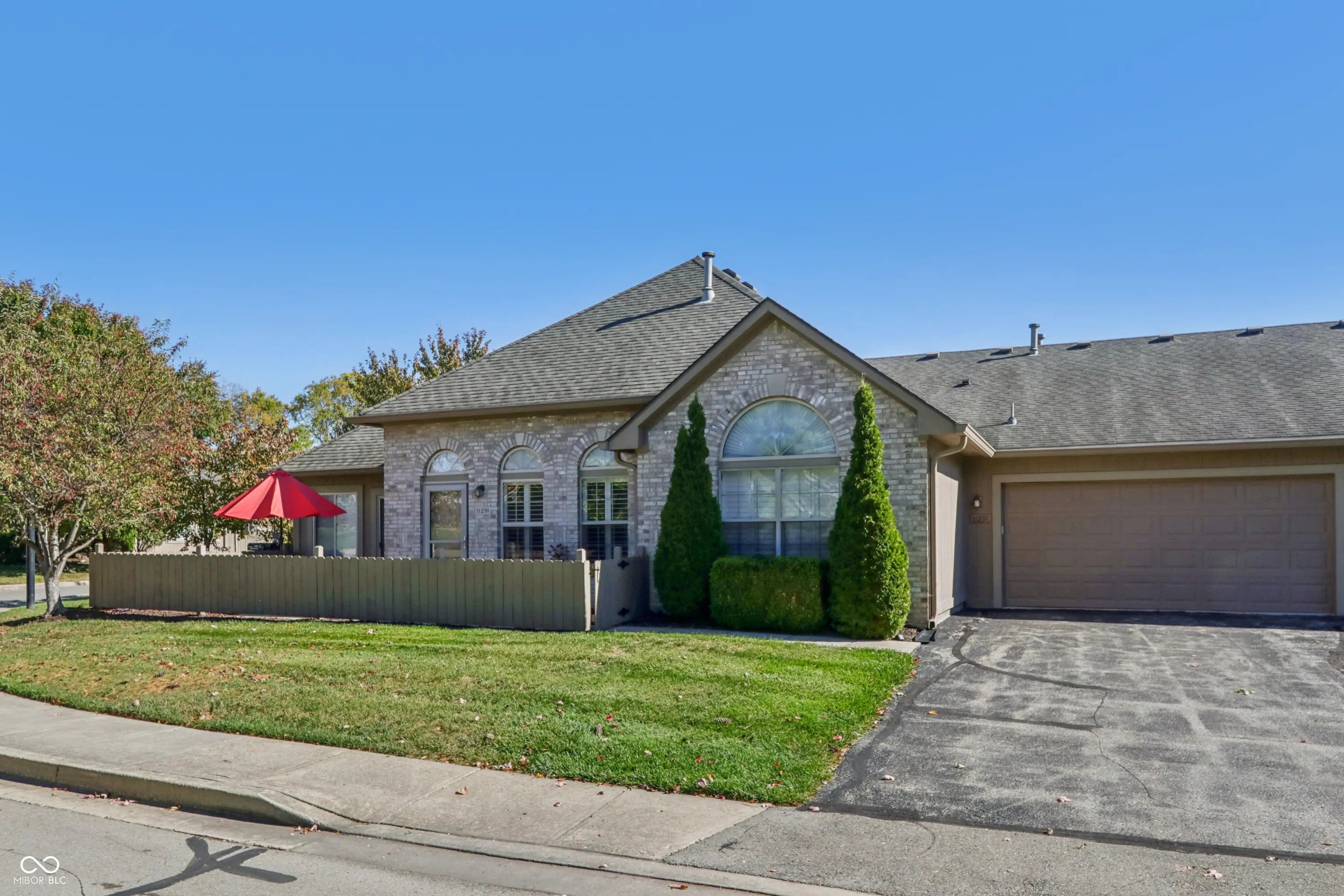 Photo of 11291 Courtyard Way Fishers, IN 46038