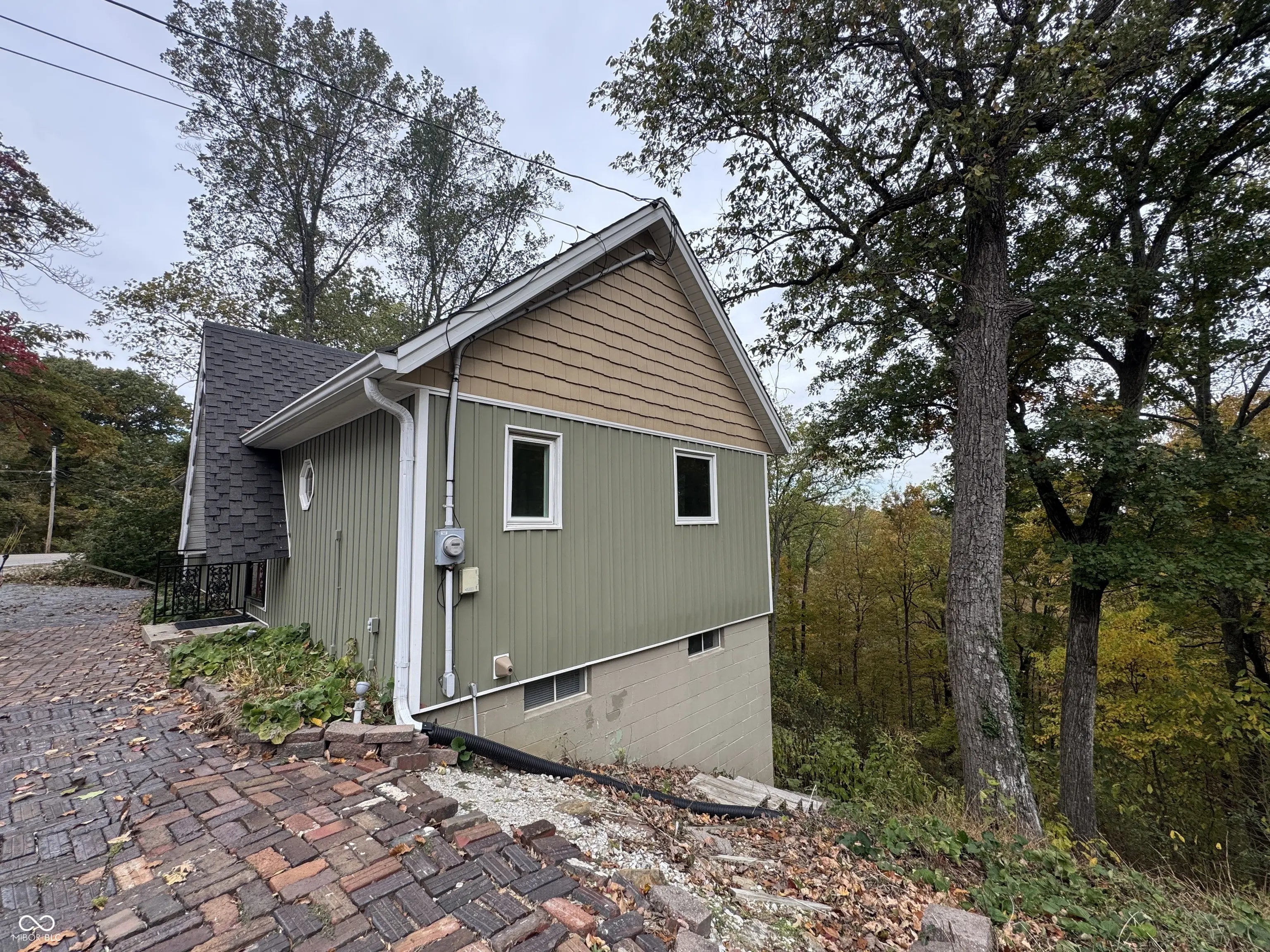 2533 State Road 135 N MLS 22070249 No Subdivision photo 3