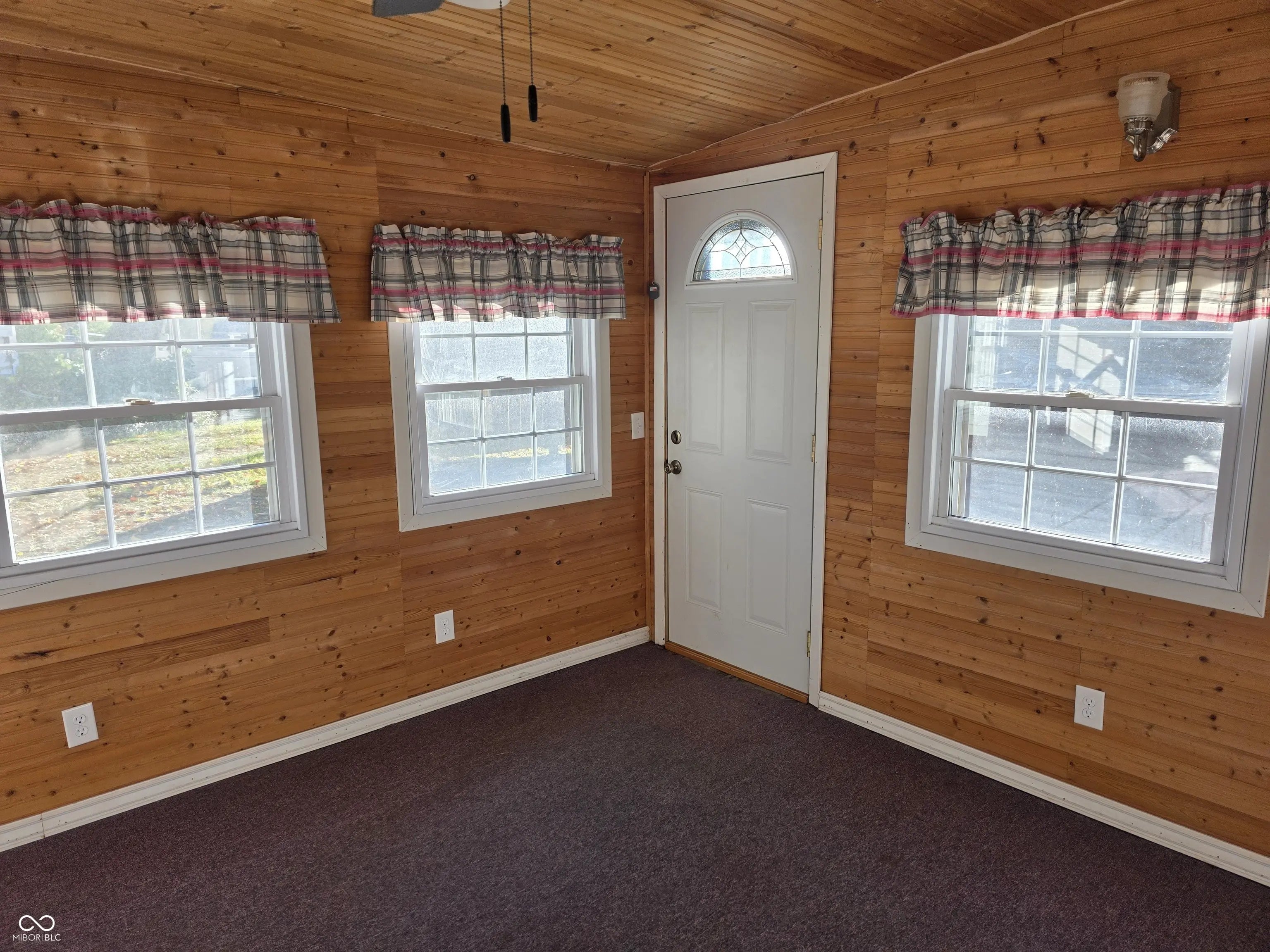 218 Maple Street MLS 22070472 K & W East photo 4