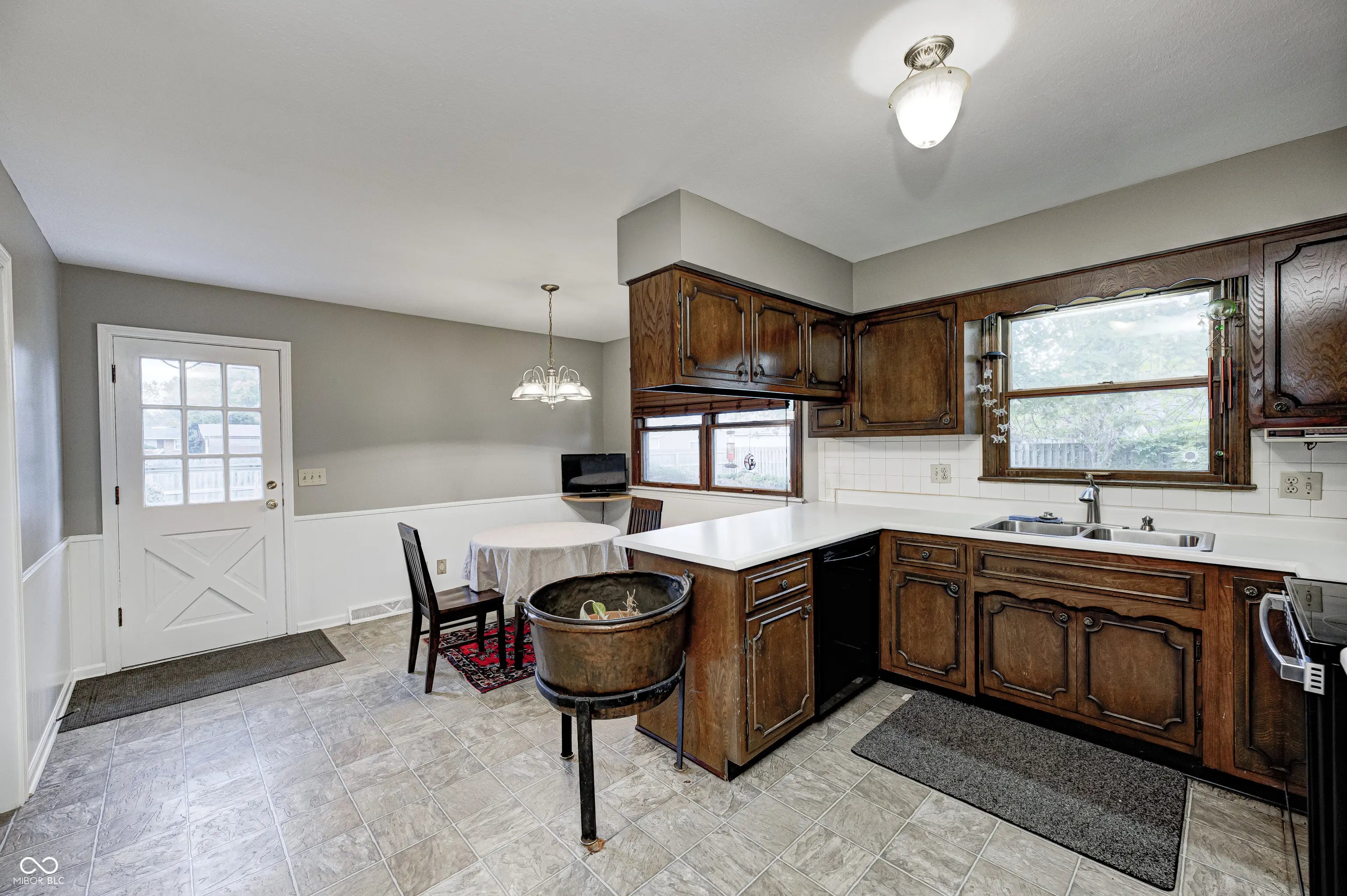 645 Masten Street MLS 22070692 Jordans photo 10