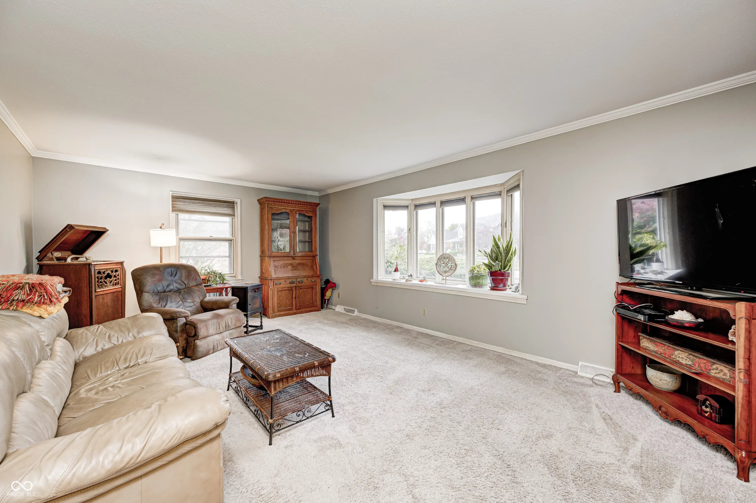 645 Masten Street MLS 22070692 Jordans photo 3