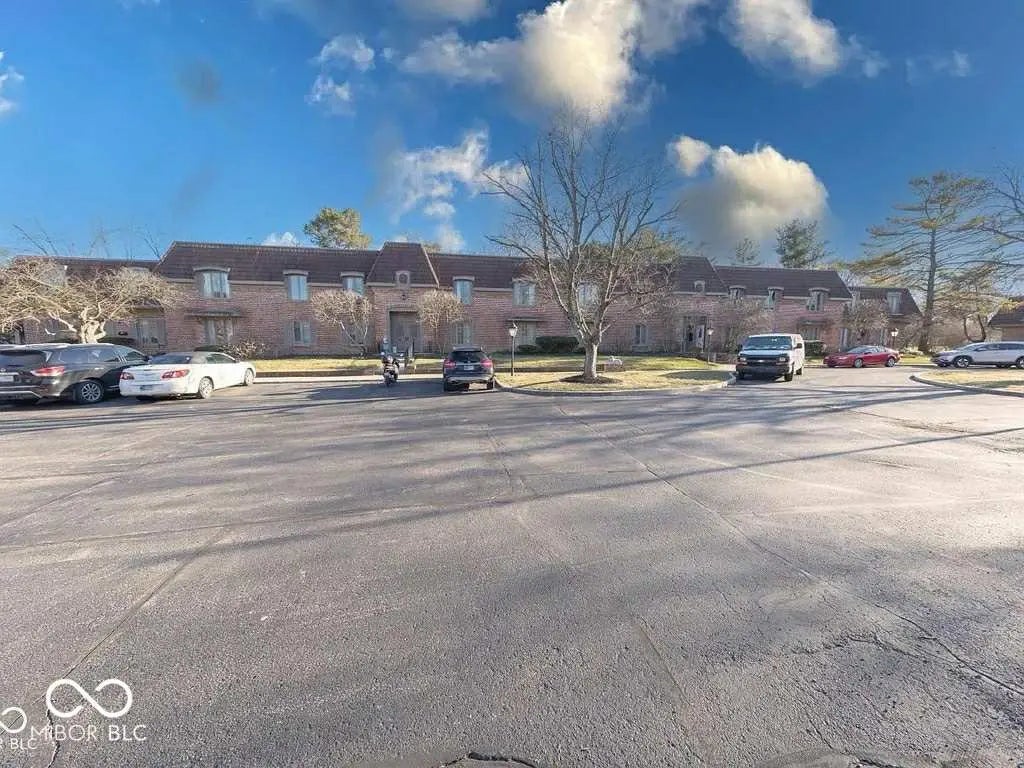 5525 Roxbury Terrace, Indianapolis