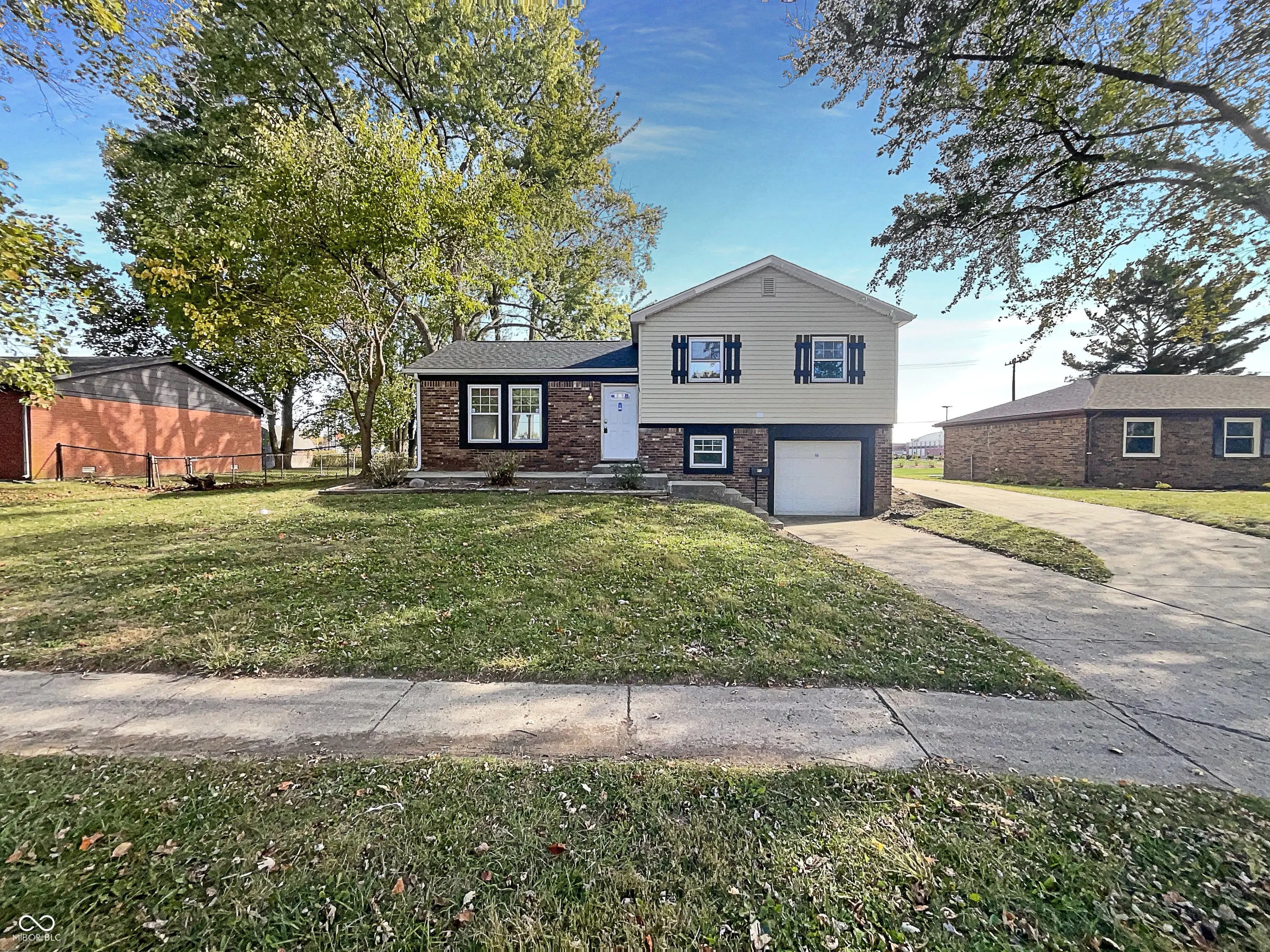 Photo of 527 S Grant Street Brownsburg, IN 46112