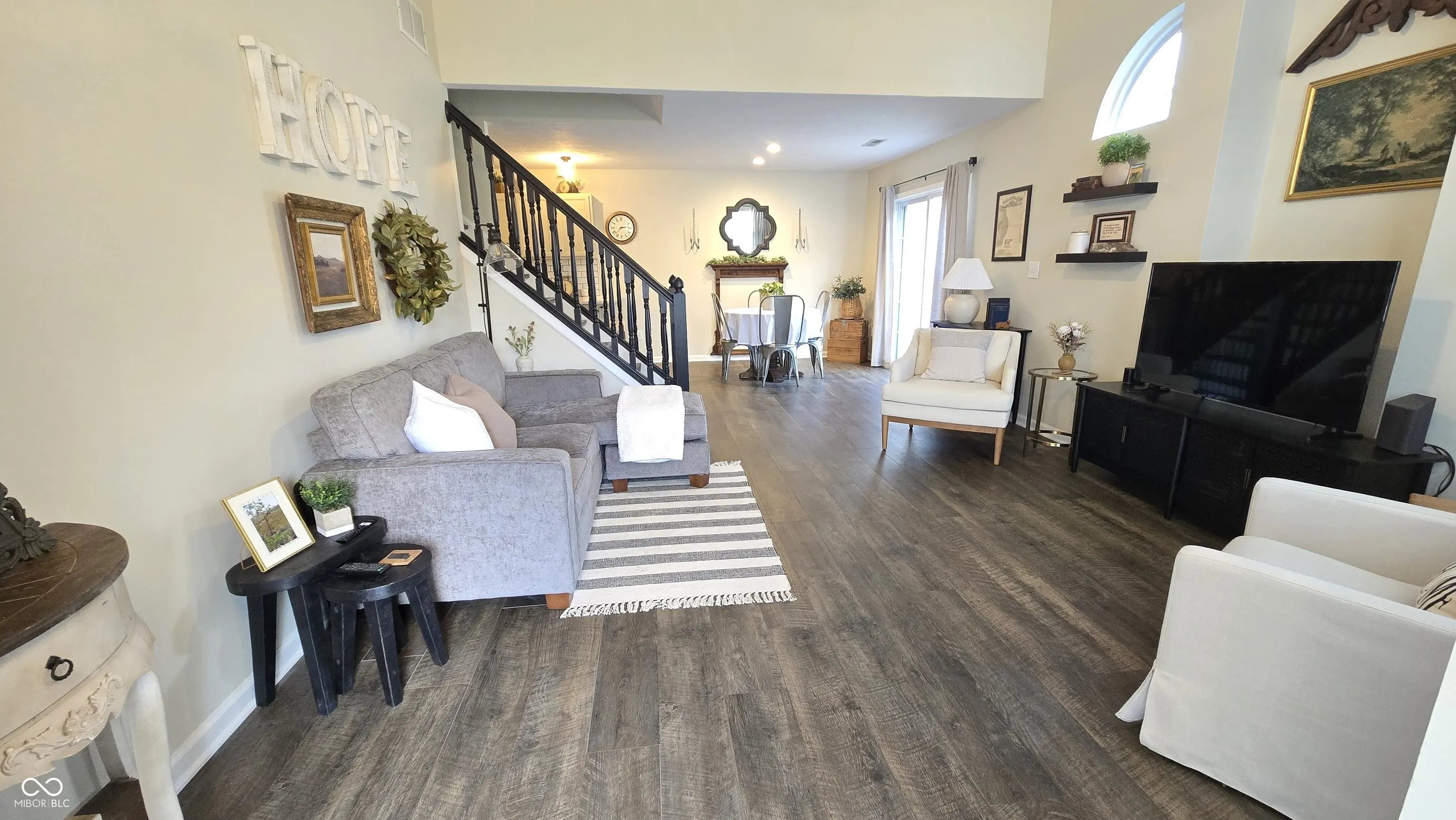 8292 Enclave Boulevard MLS 22071205 The Enclave Of Fishers Pointe photo 2