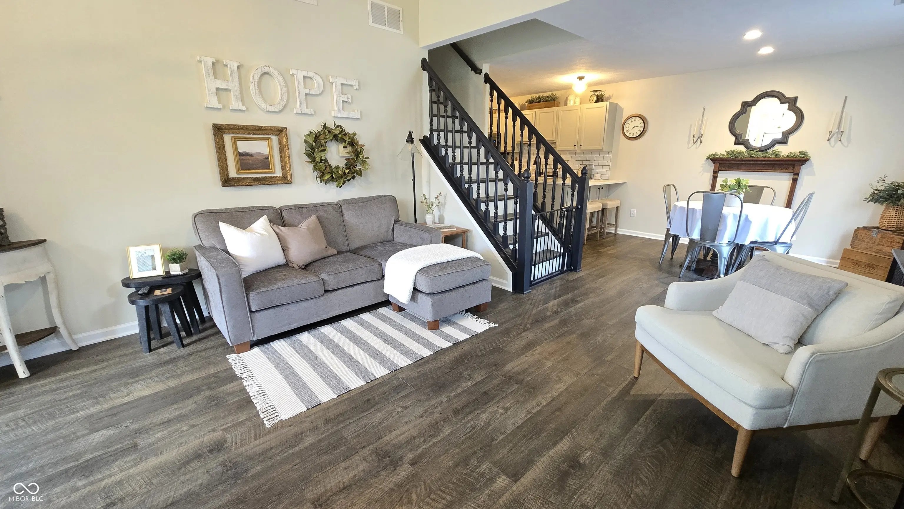 8292 Enclave Boulevard MLS 22071205 The Enclave Of Fishers Pointe photo 3