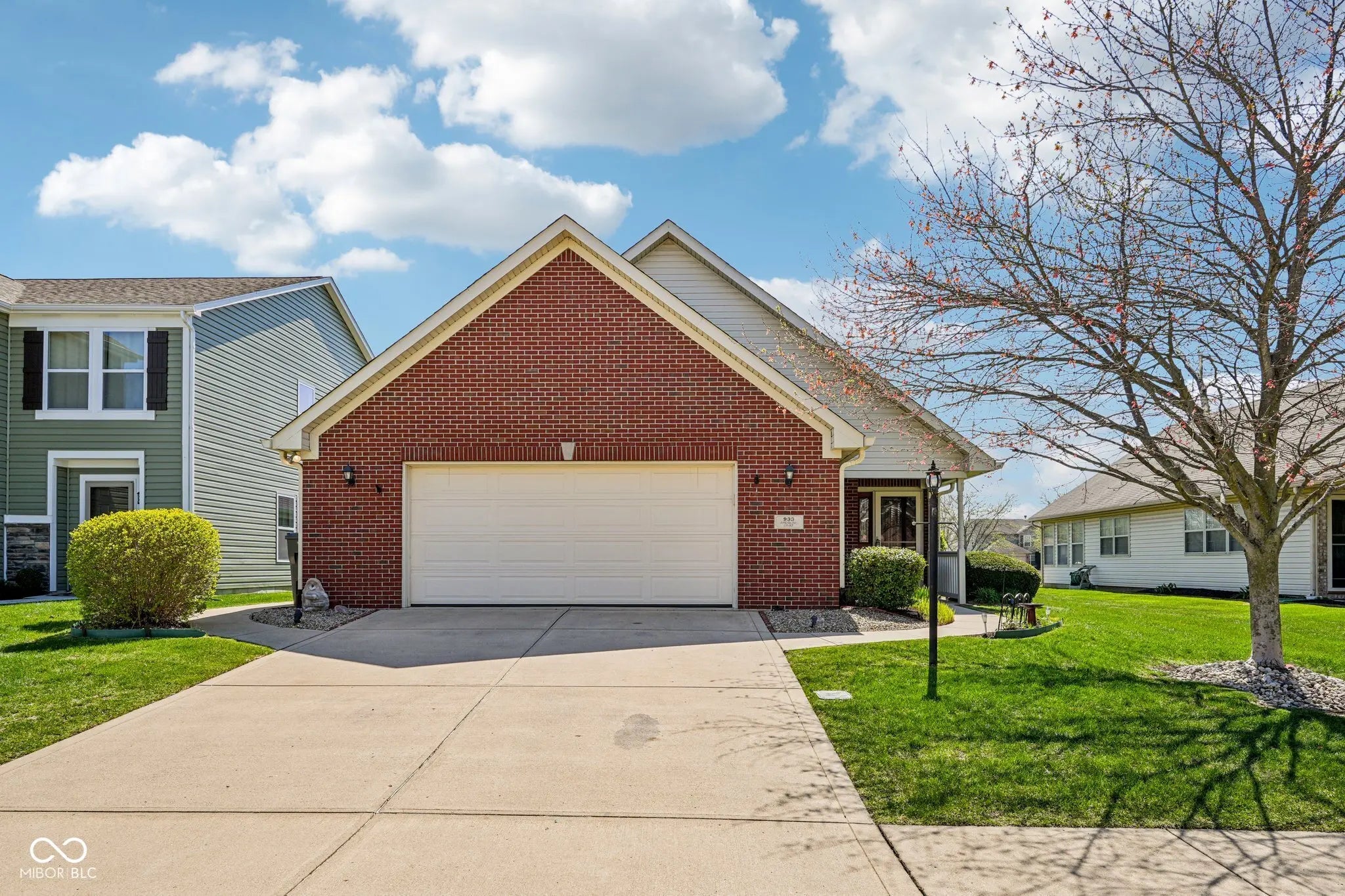 Photo of 933 Amesbury Court Indianapolis, IN 46217