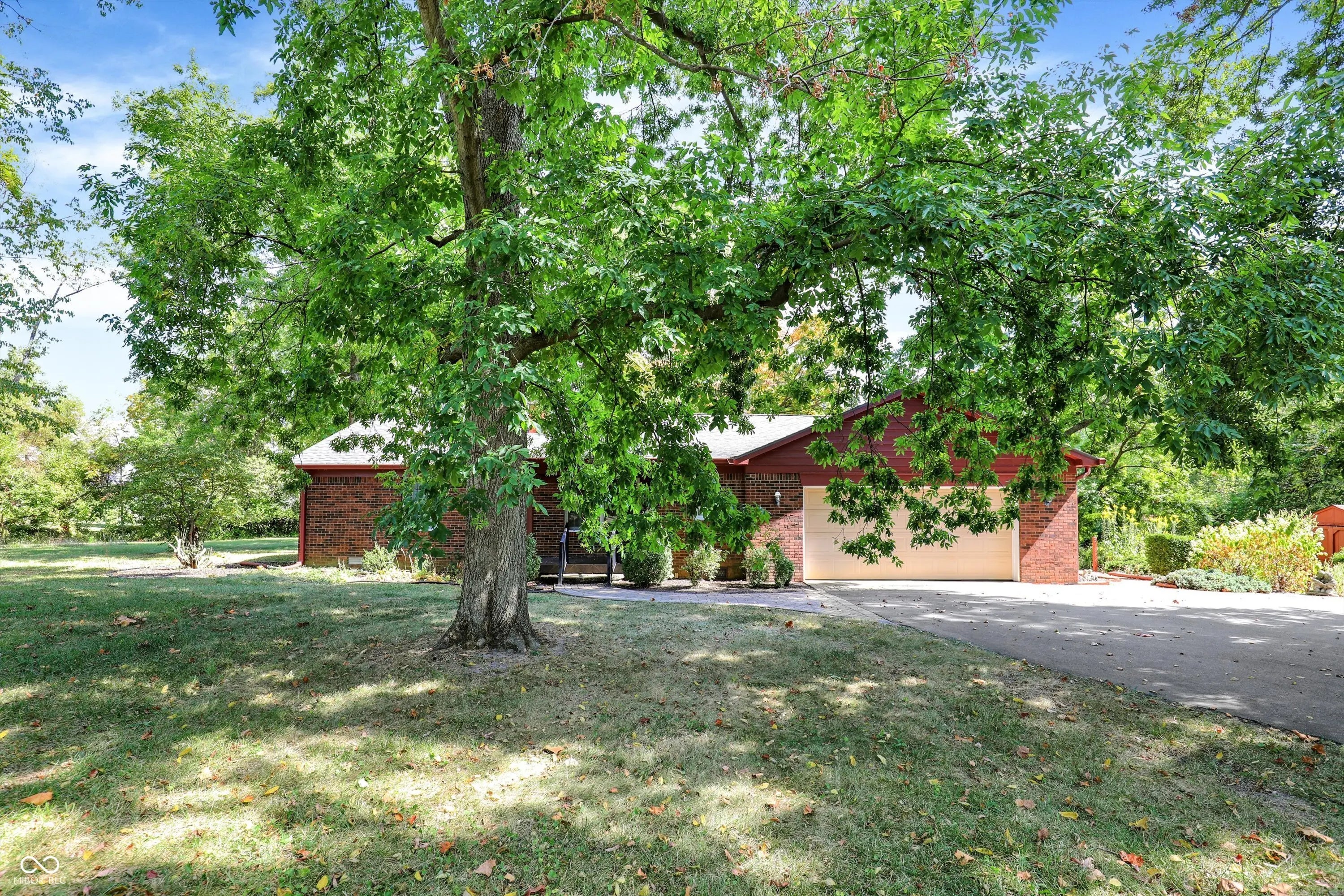 15601 Oak Road, Carmel