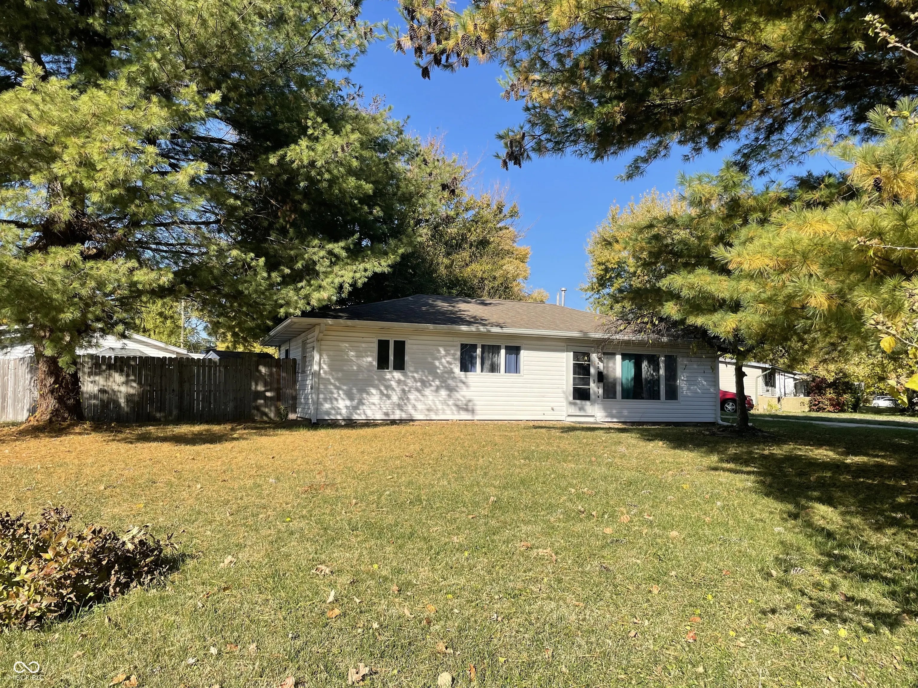 Photo of 624 Sweetbriar Avenue Whiteland, IN 46184