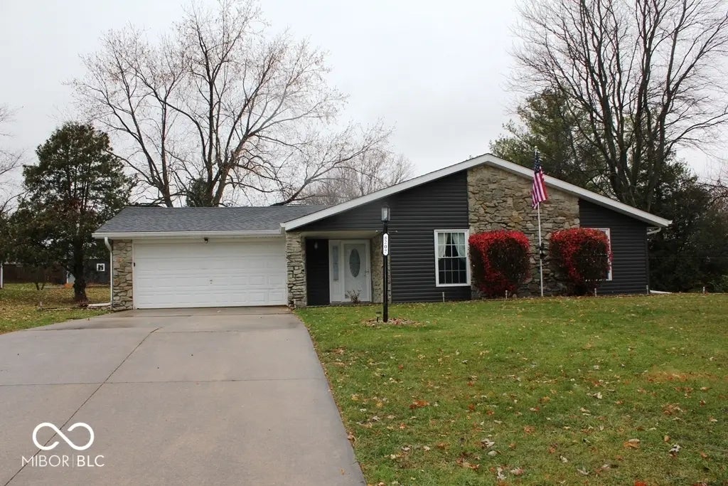 8207 N Myers Road, Muncie