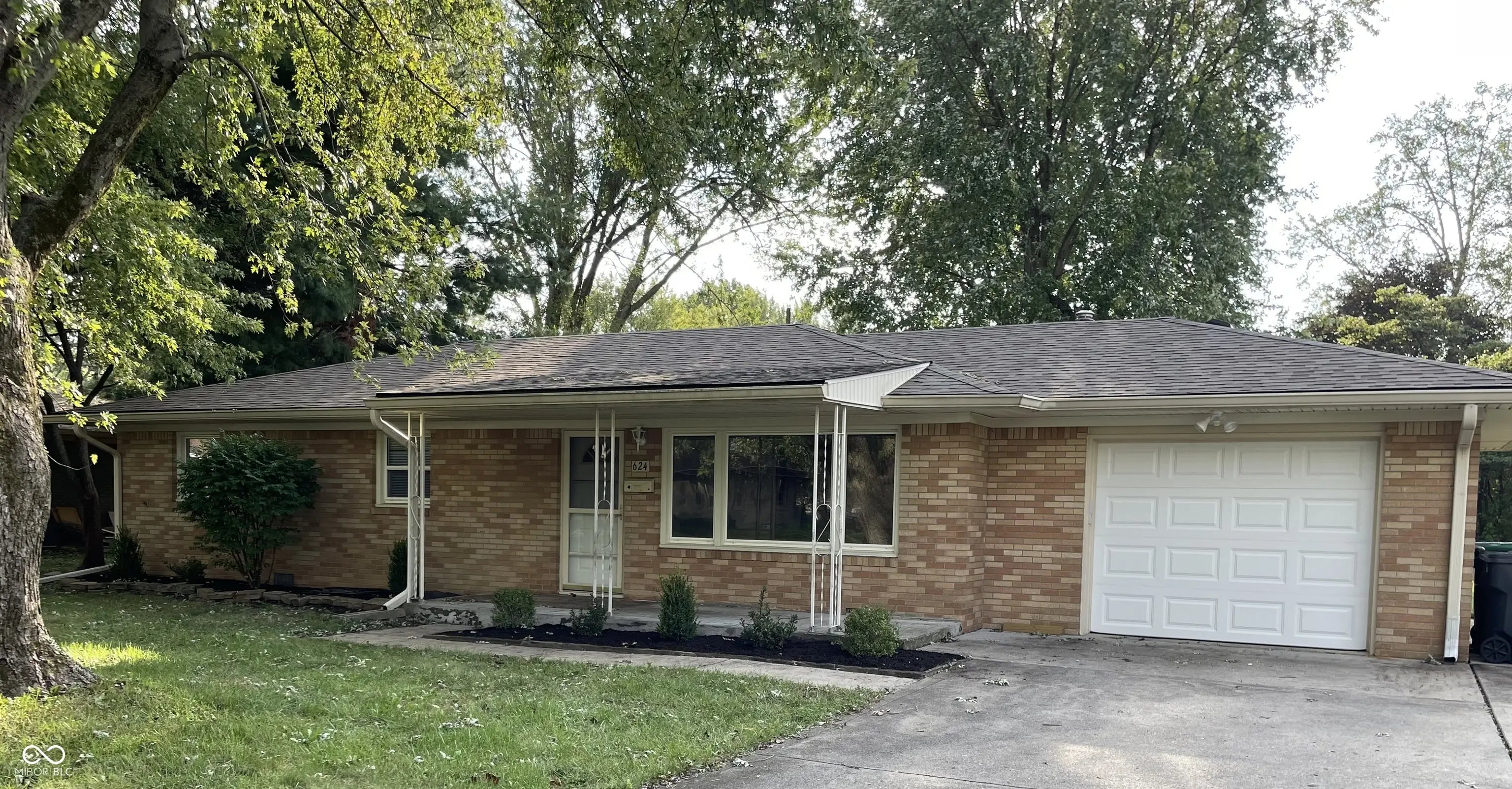 624 E Fairview Drive, Greenwood