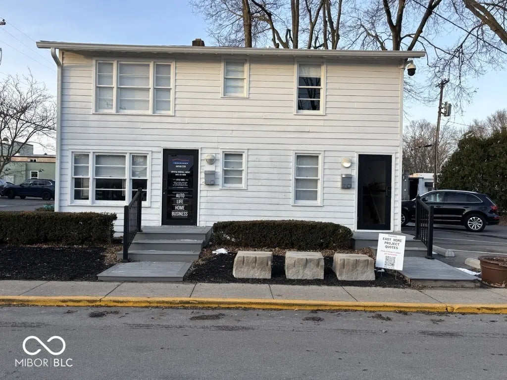 Photo of 60 E Oak Street Zionsville, IN 46077