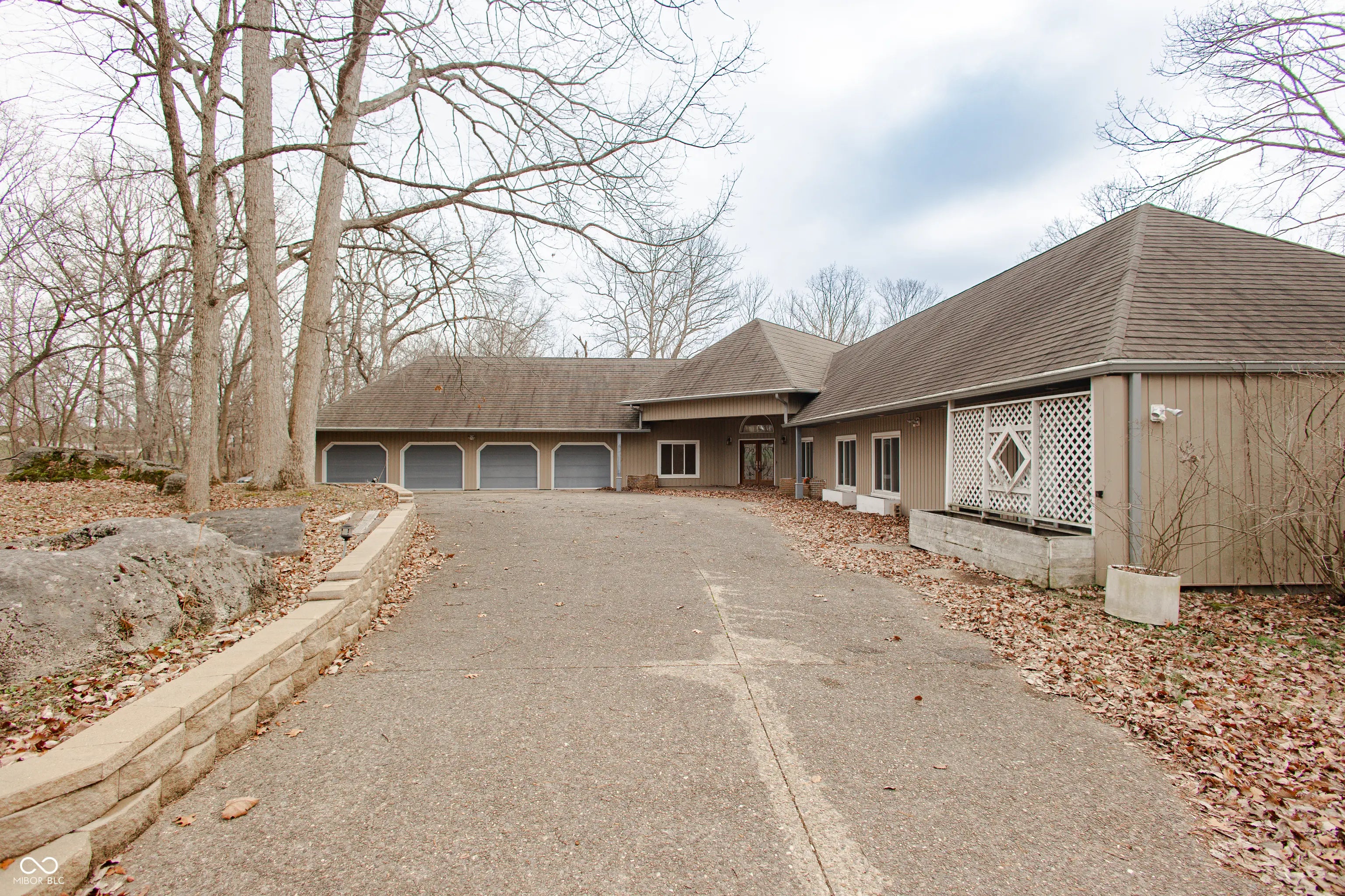 1550 E Pointe Club Drive, Bloomington