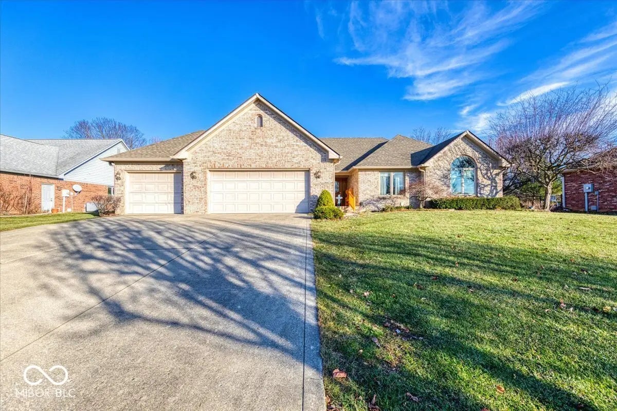 Photo of 2371 Willow Lakes E Boulevard Greenwood, IN 46143
