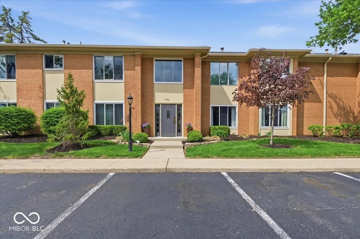 Photo of 586 Hunters Drive B Carmel, IN 46032