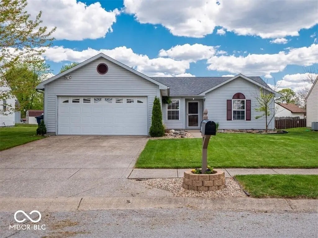 Photo of 423 Winterhawk Drive Indianapolis, IN 46241