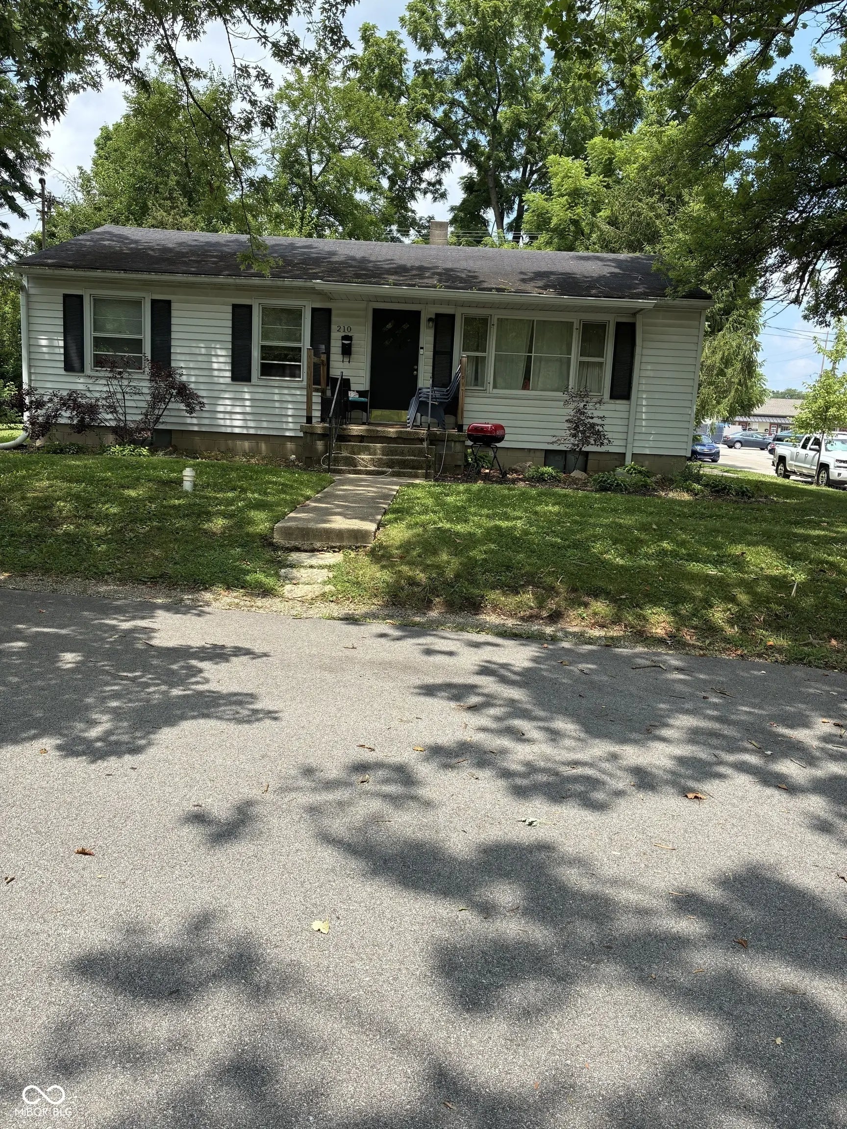 210 W Sycamore Street, Zionsville