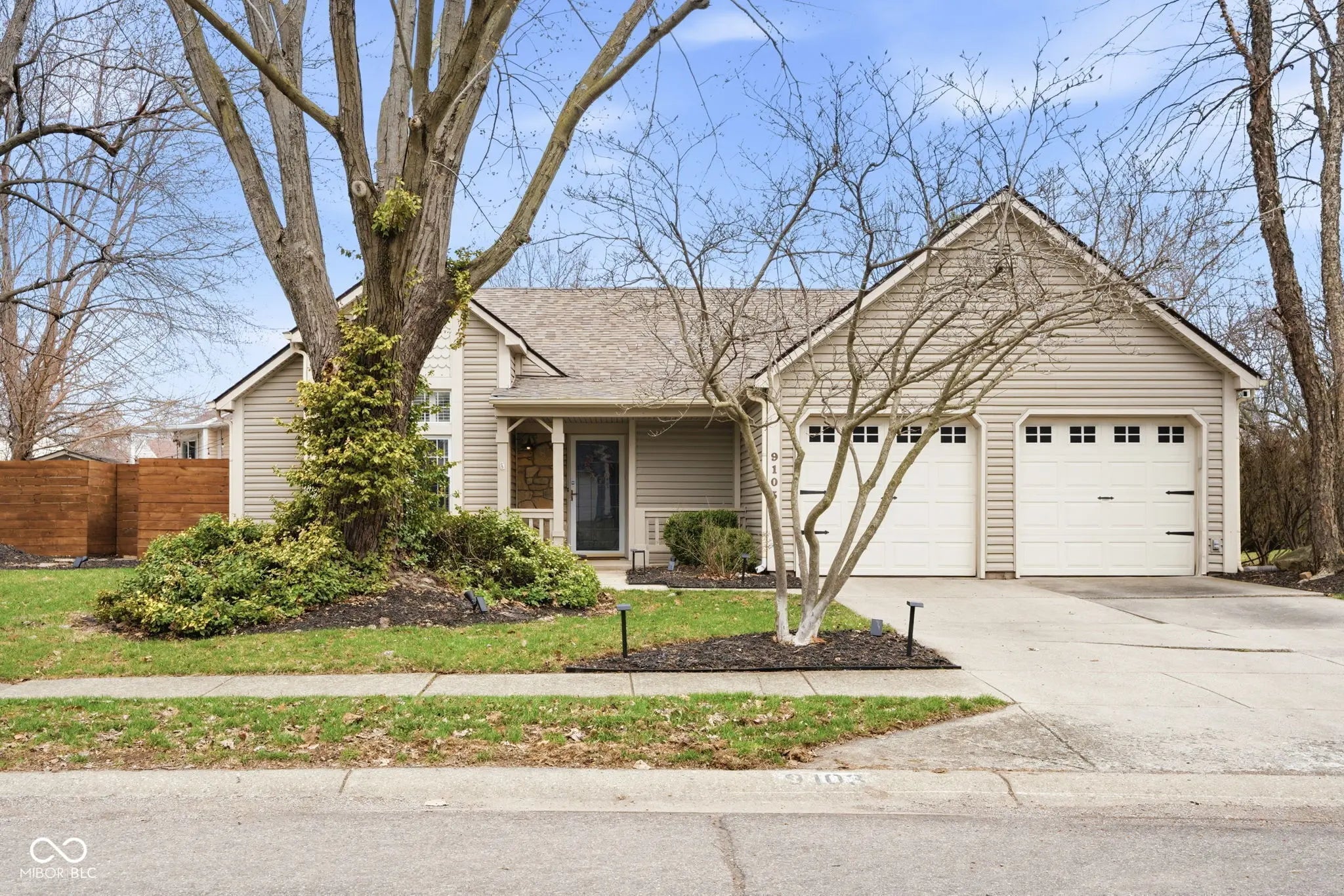 Photo of 9103 Fireside Drive Indianapolis, IN 46250