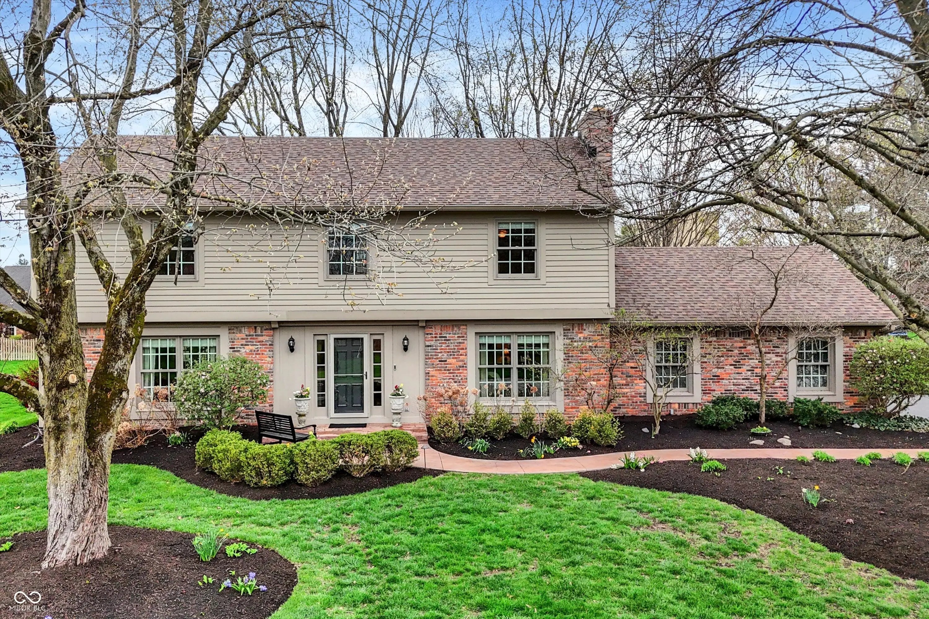 Photo of 915 Williamsburg Lane Zionsville, IN 46077