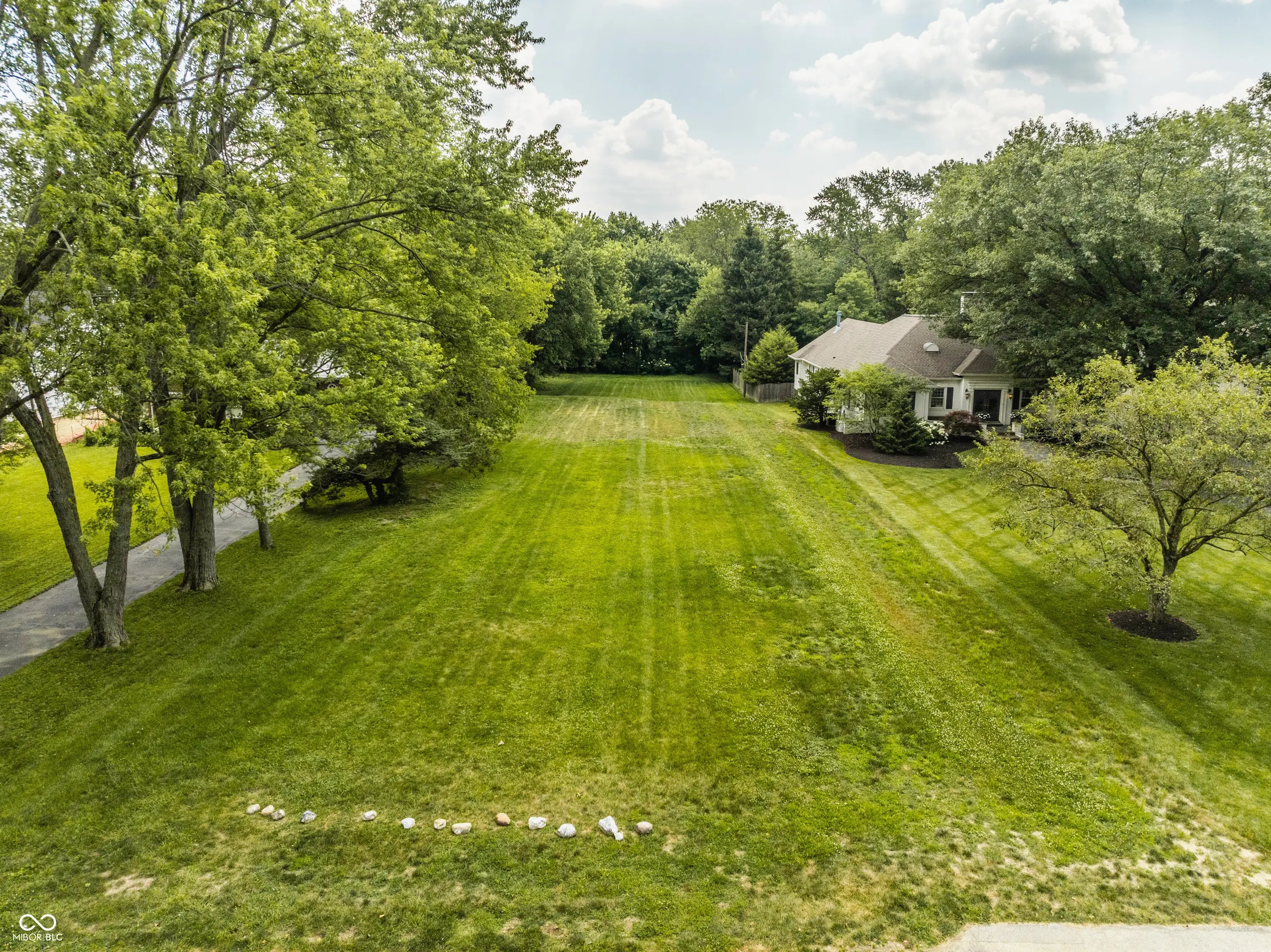 7655 N Pennsylvania Street, Indianapolis