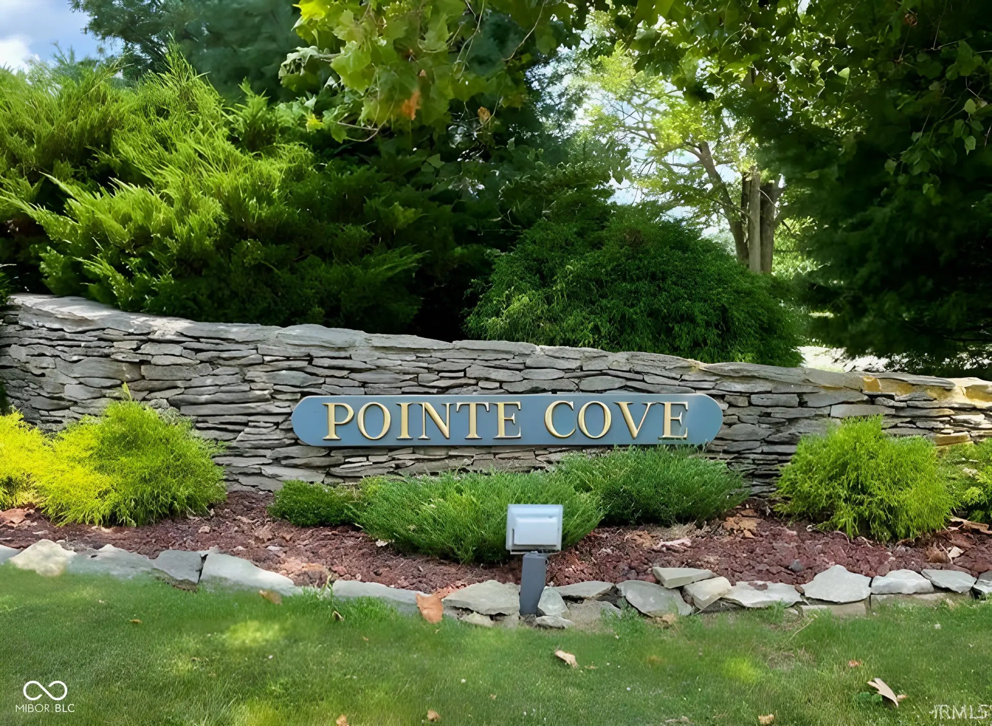 8828 S Morrison Court, Bloomington