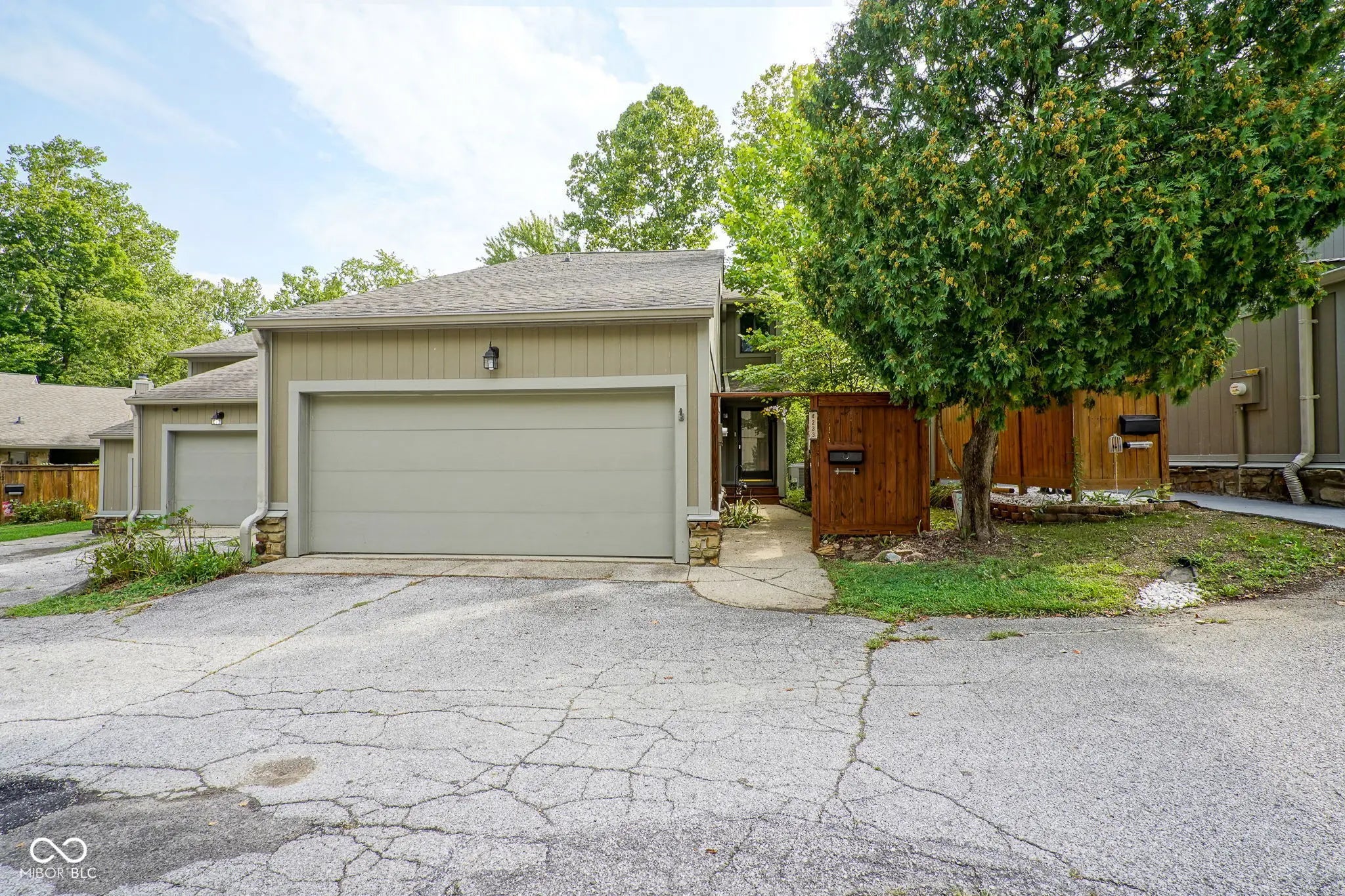 4233 Indian Pipe Trace 4233, Indianapolis
