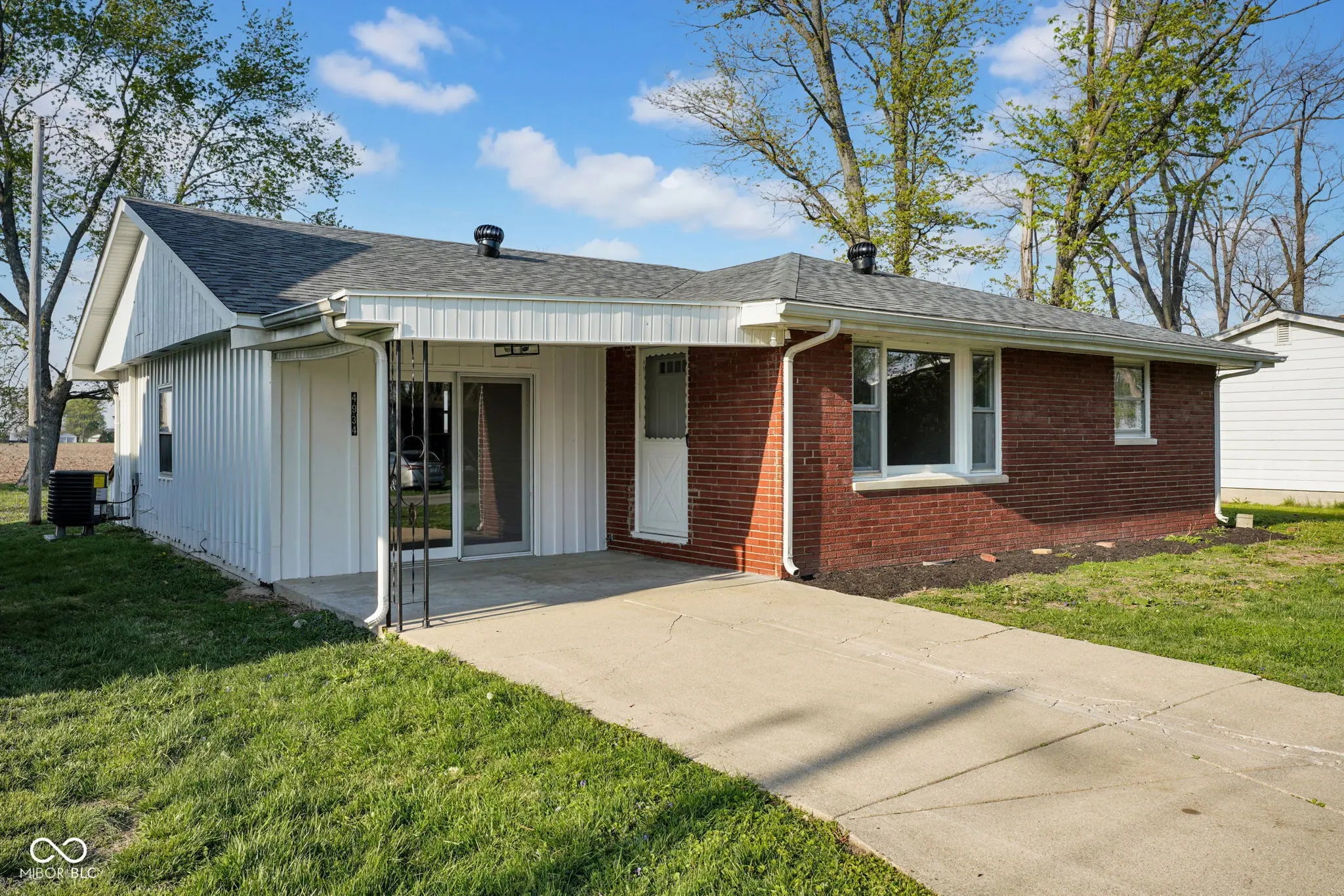 Photo of 4934 E Sugar Street Clifford, IN 47226