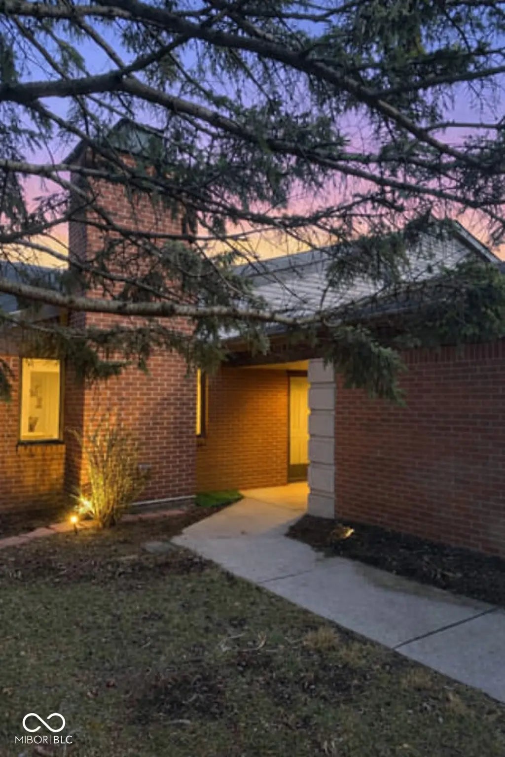 Photo of 2078 Oak Run North Drive Indianapolis, IN 46260