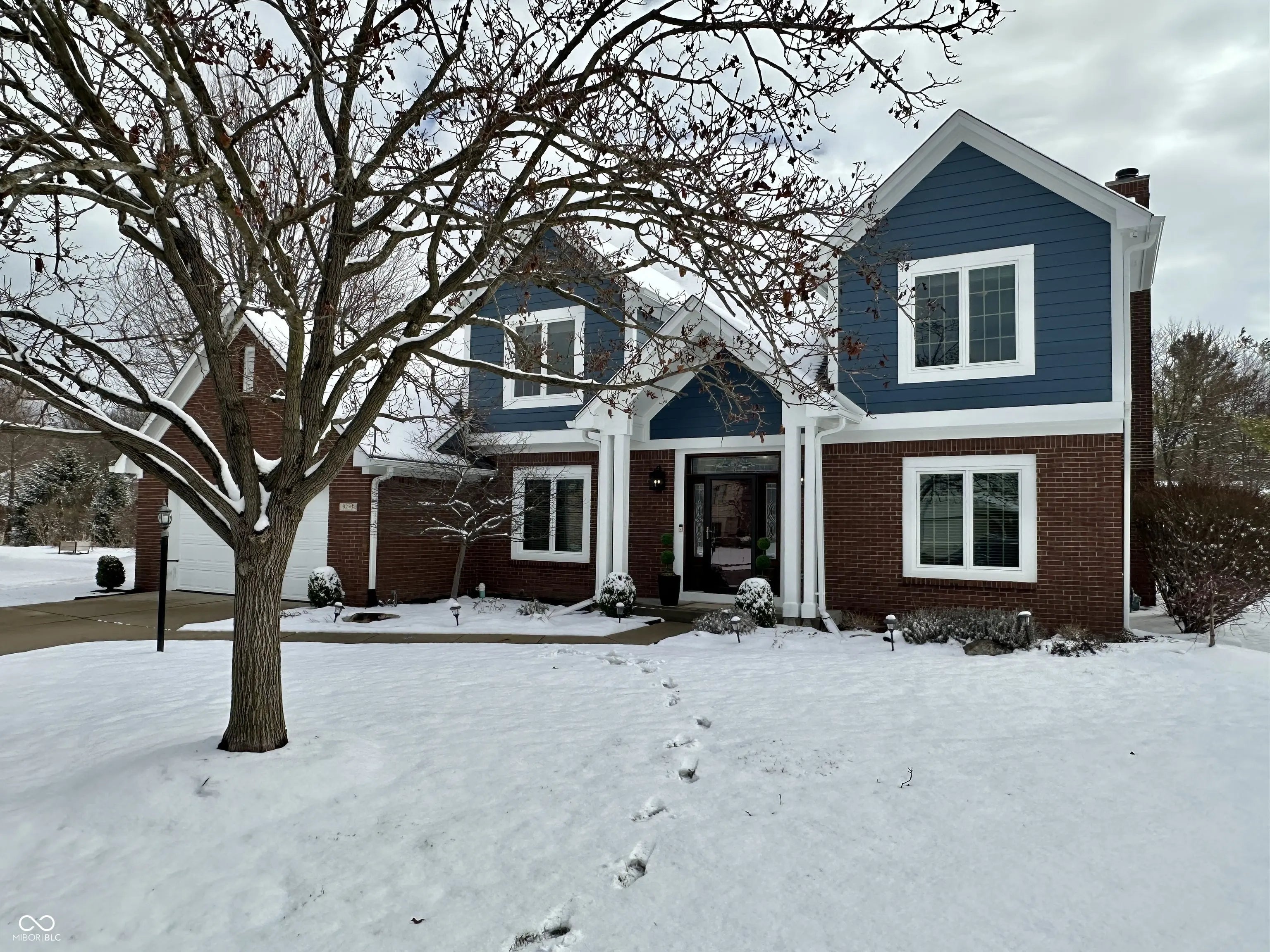 9233 Lakewind Court, Indianapolis