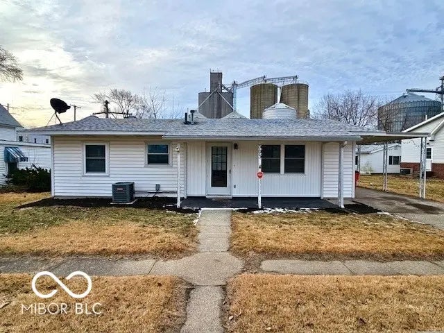 Photo of 303 W Johnson Street Wolcott, IN 47995