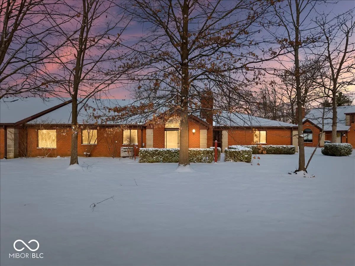 9302 Oak Run Circle, Indianapolis