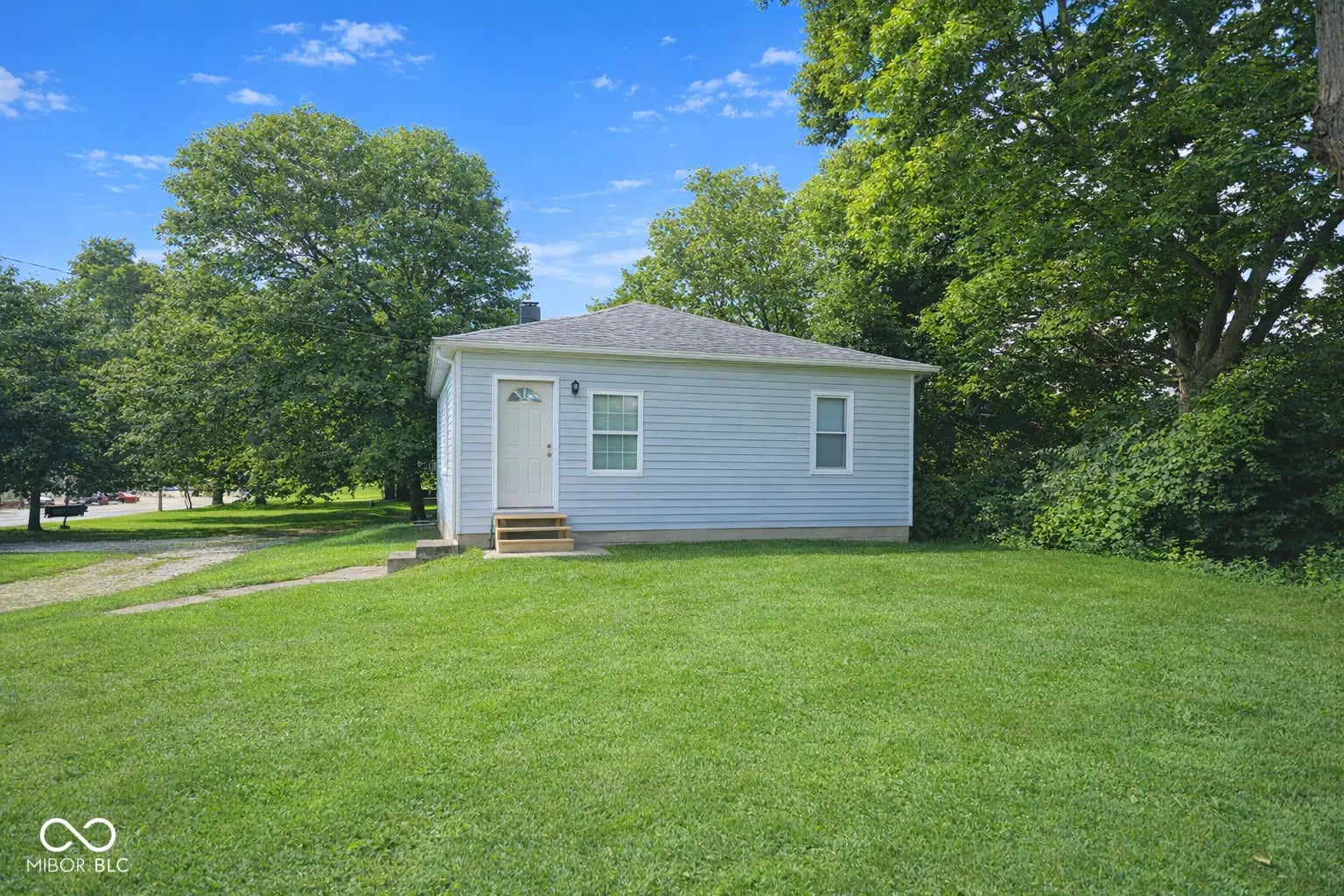 8225 Crawfordsville Road, Indianapolis