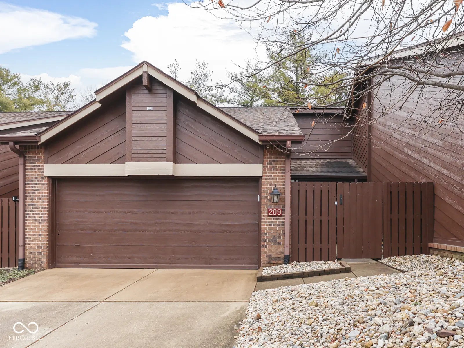 Photo of 209 Brighton Court Greenwood, IN 46143