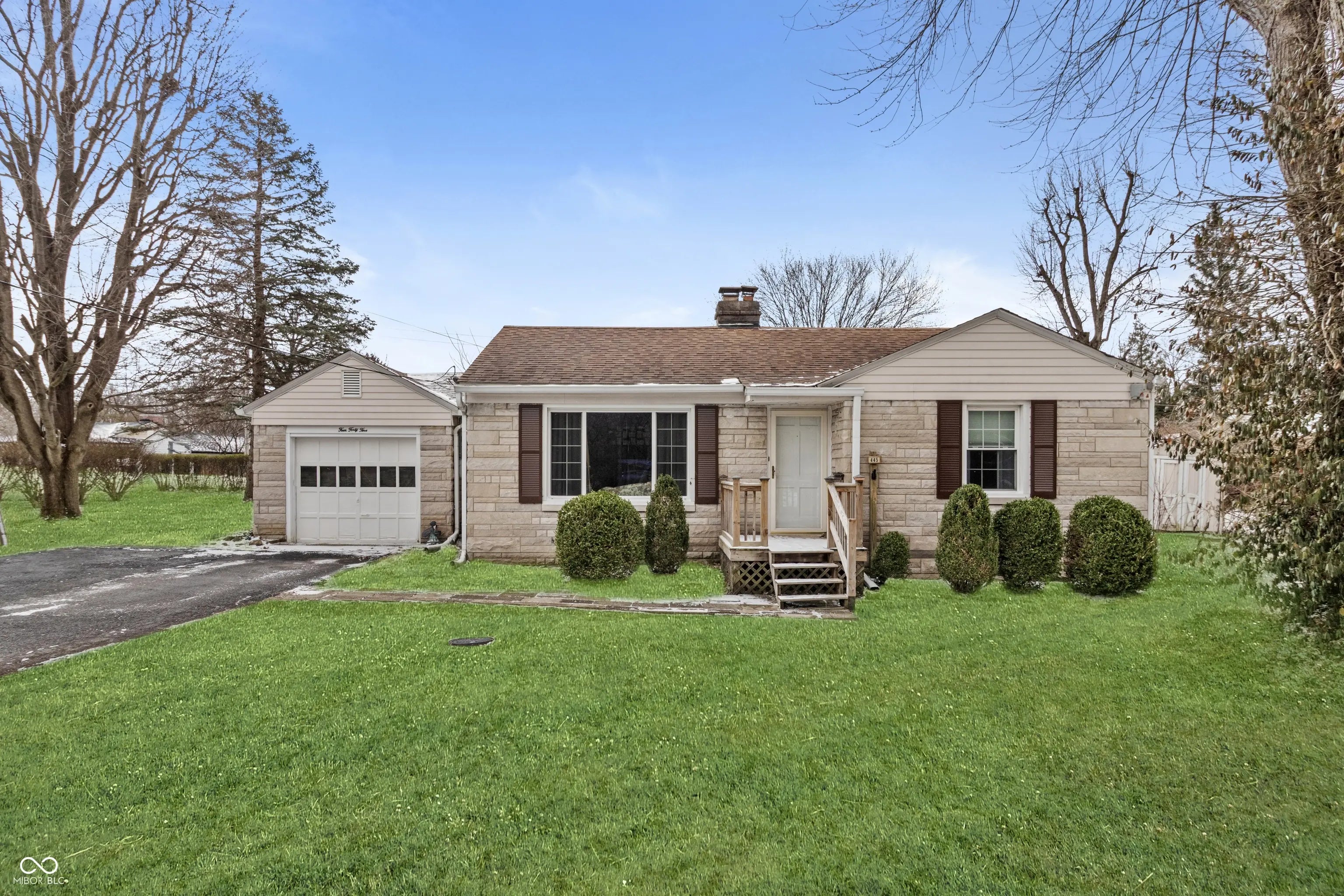 445 N Valley Lane, Greenwood