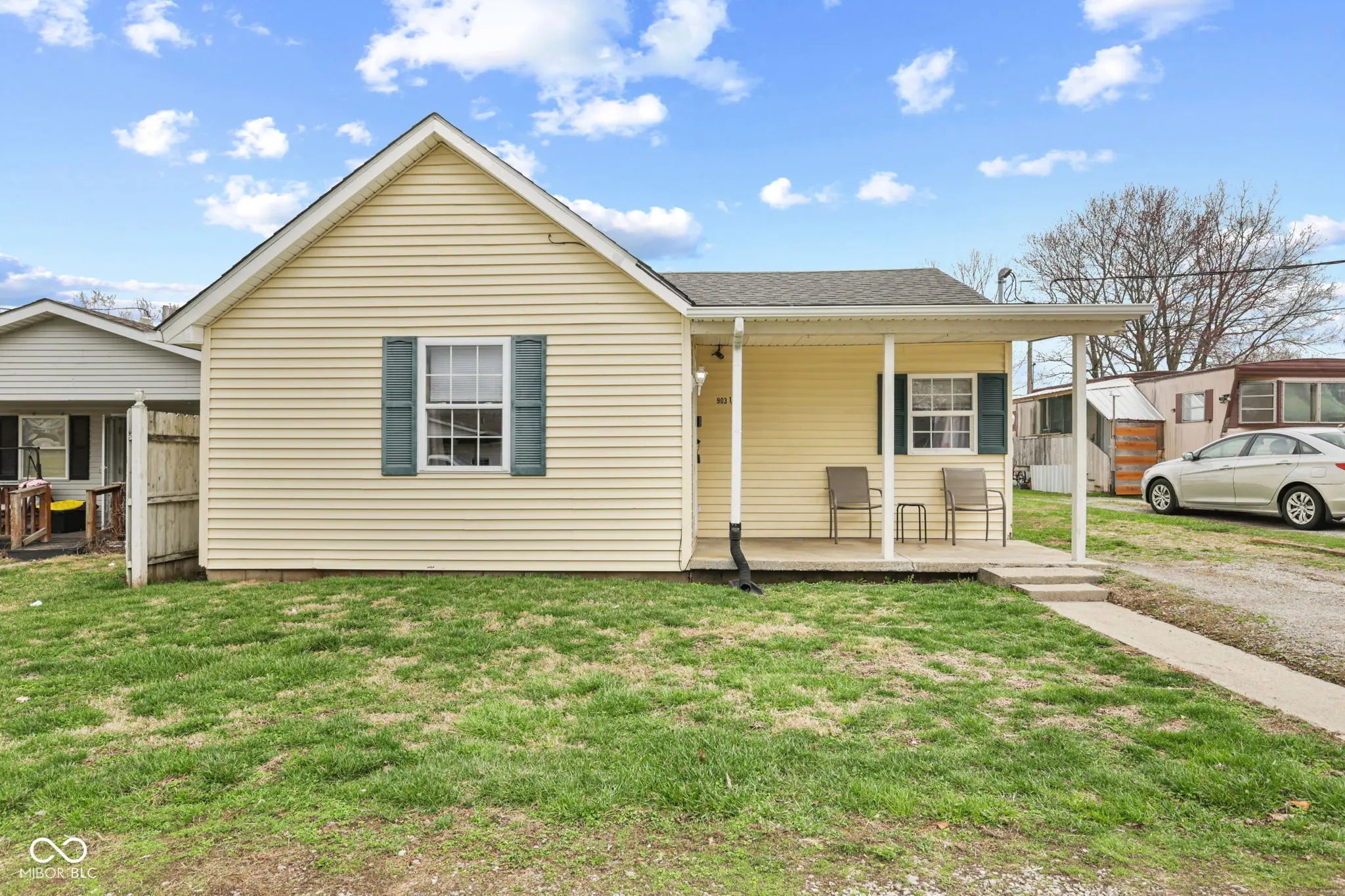 903 1/2 S Pleasant Street, Edinburgh