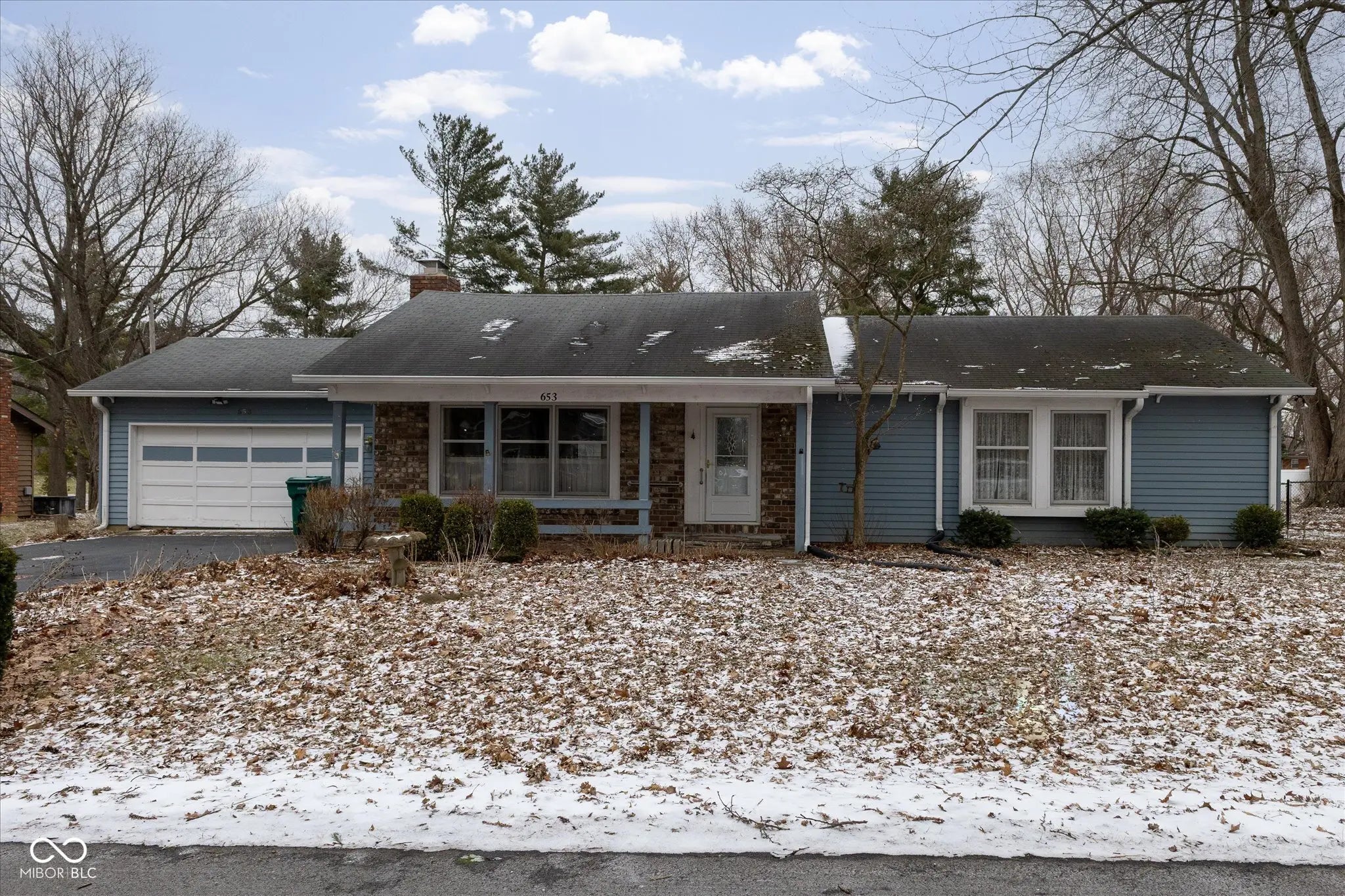 Photo of 653 Russell Lake W Drive Zionsville, IN 46077