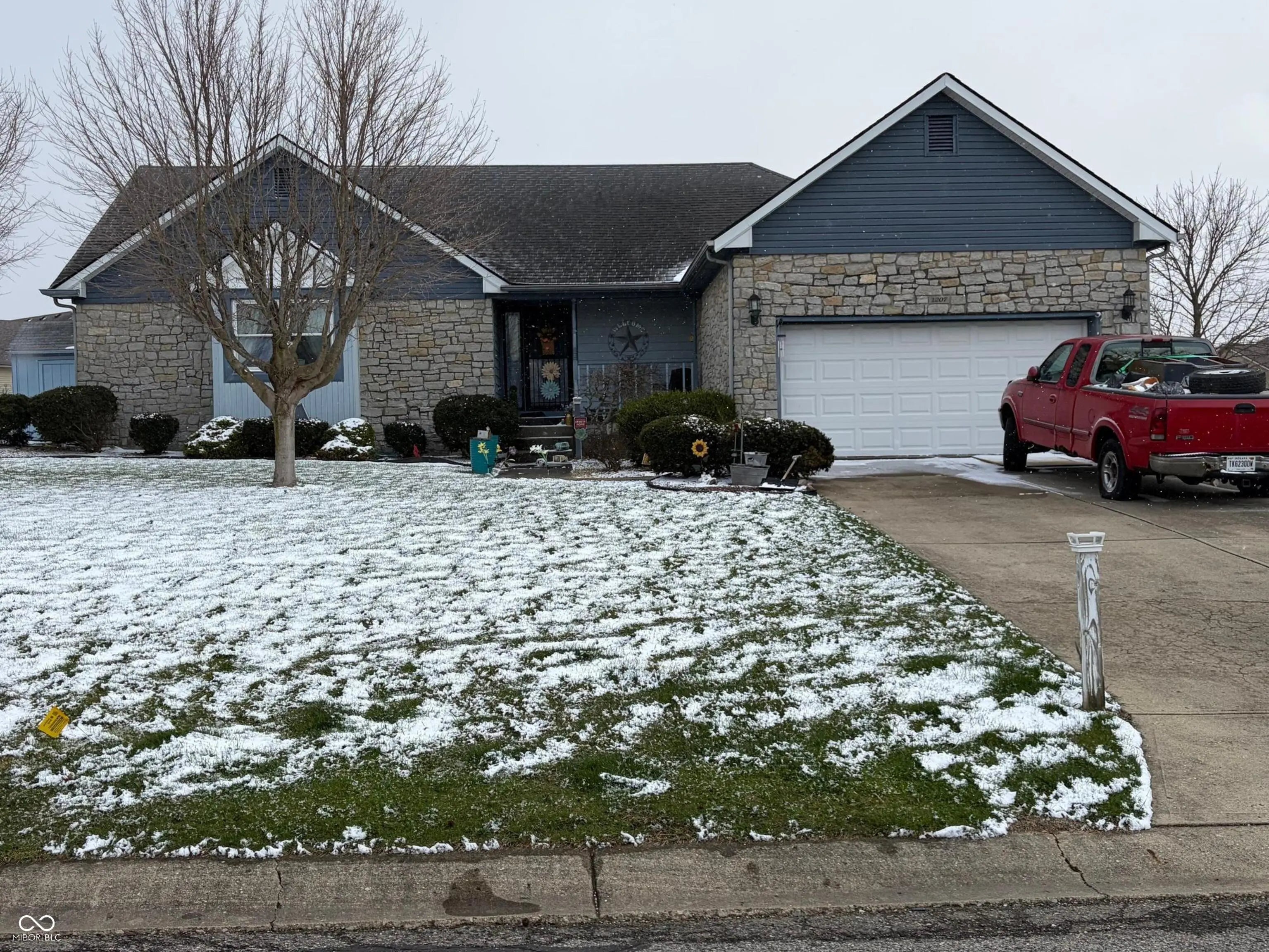 1207 Sugar Hill Drive, Rushville