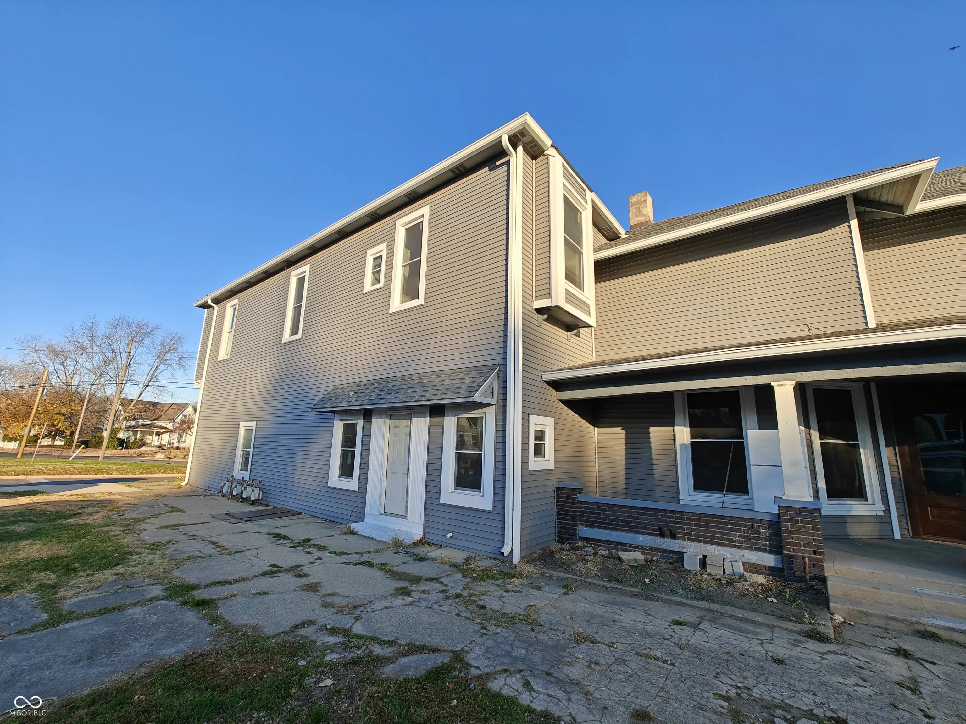 392-1 W Broadway Street Studio, Shelbyville