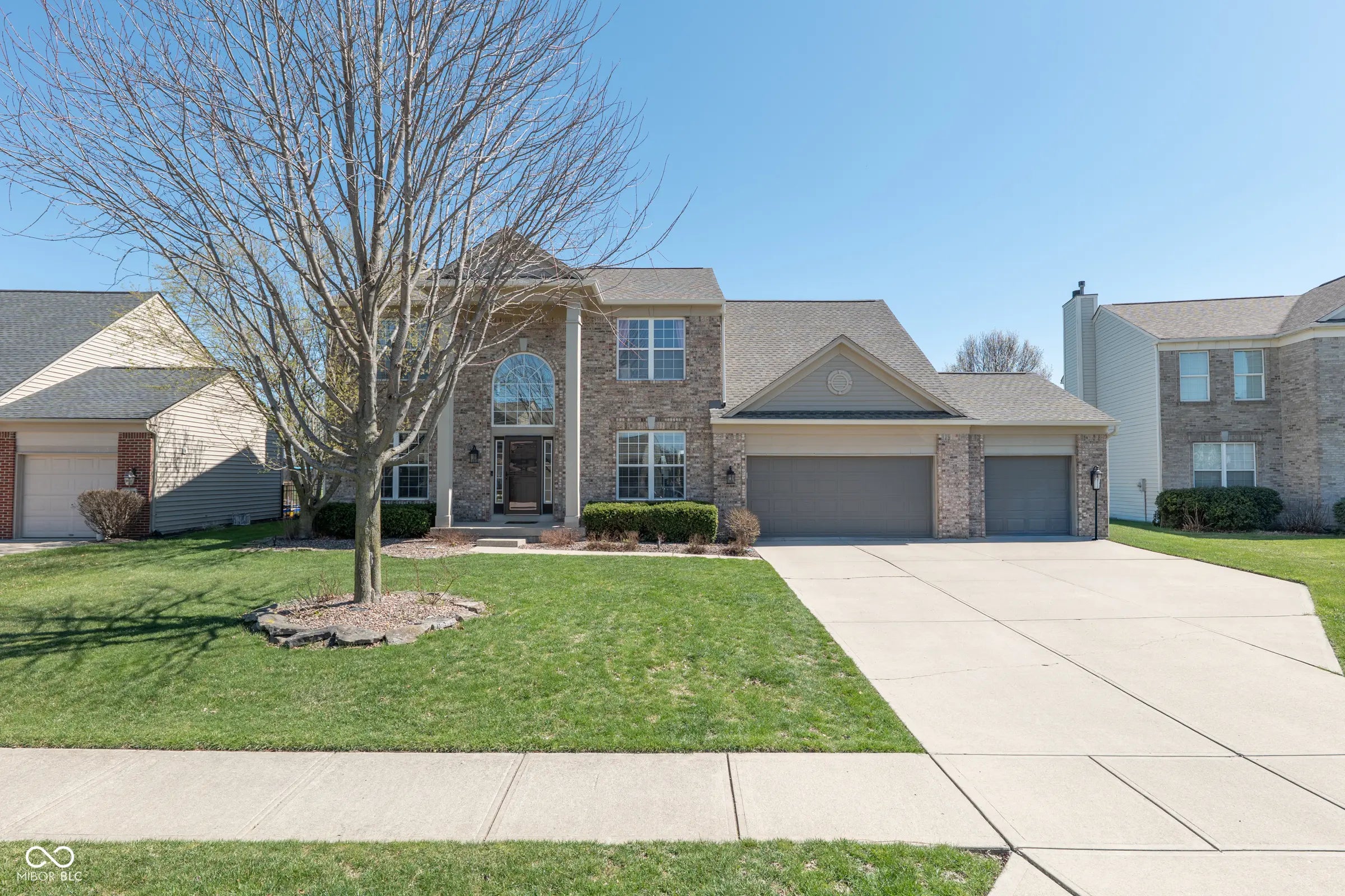 16755 Lakeville Crossing, Westfield
