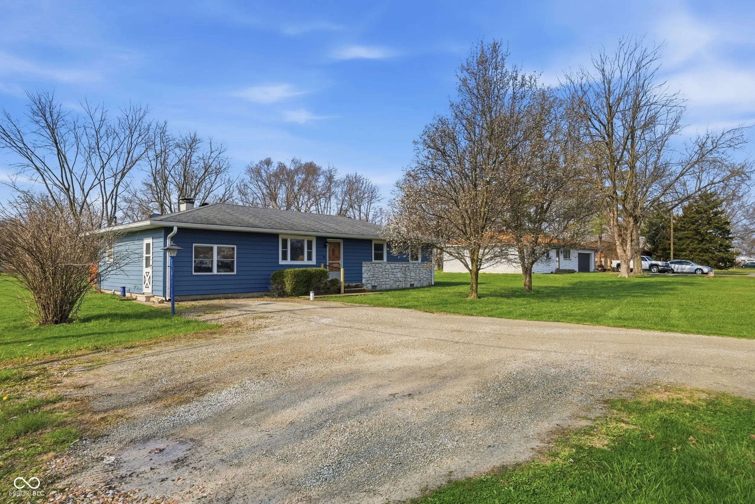 5539 W Us Highway 52, New Palestine