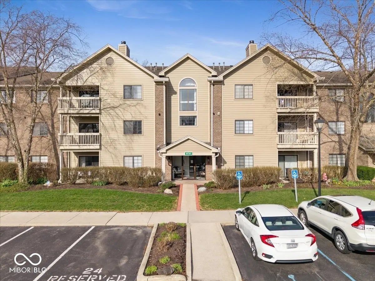 8720 Yardley Court 206, Indianapolis