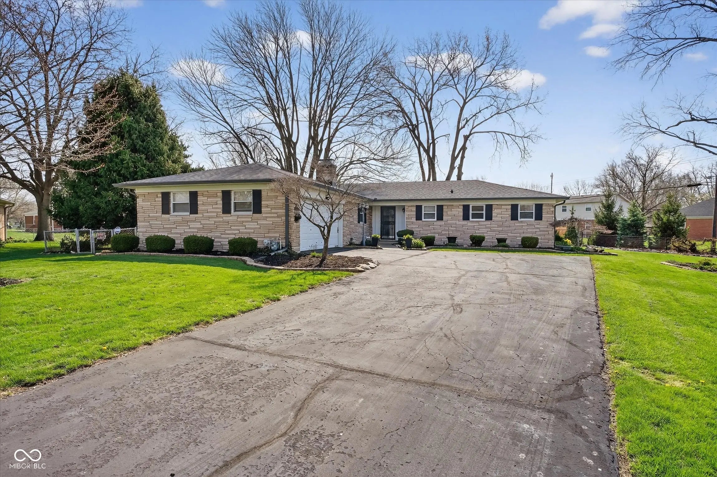 Photo of 6915 Camelot Court Indianapolis, IN 46214