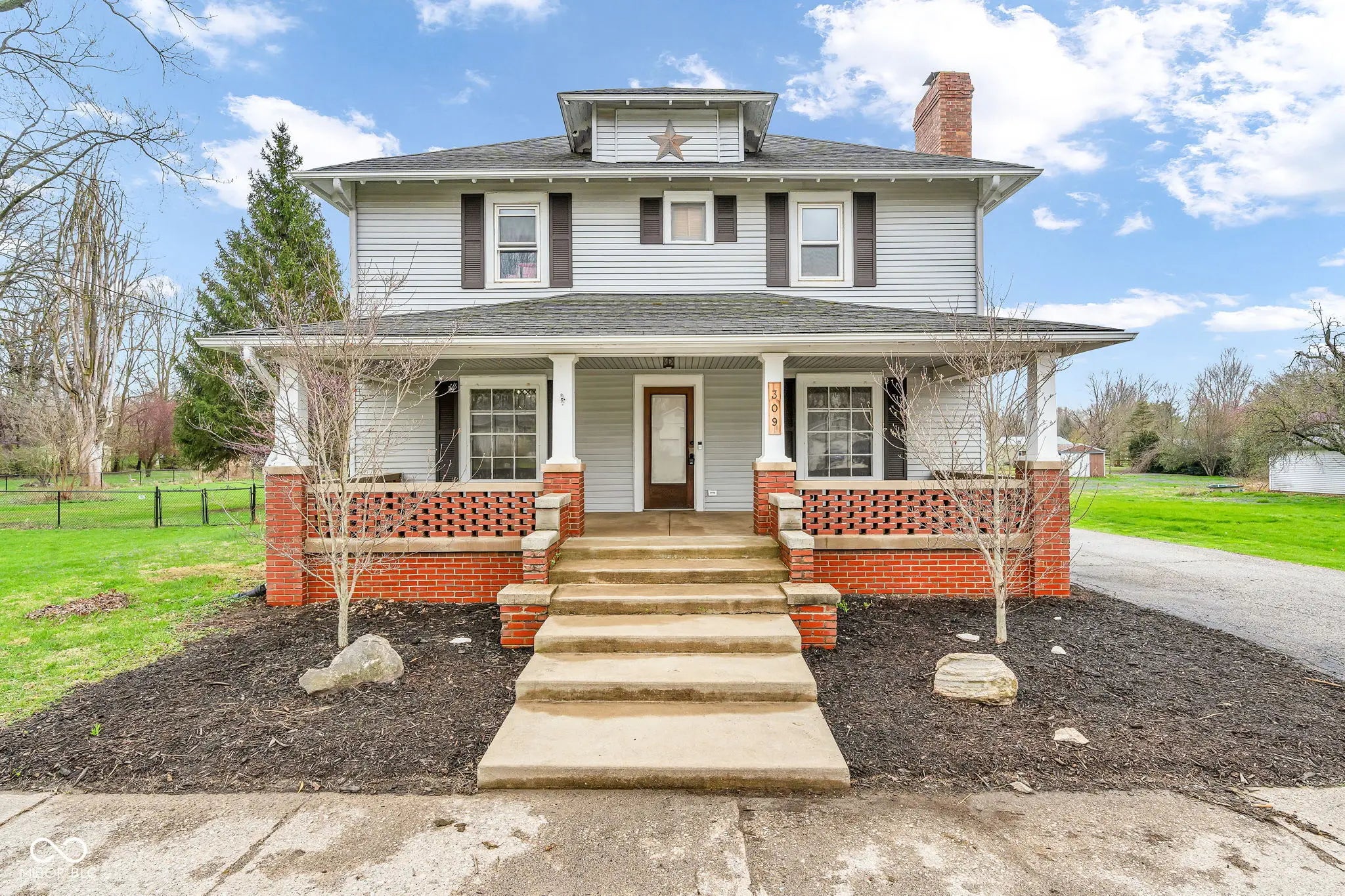 309 E Forest Home Street, Roachdale