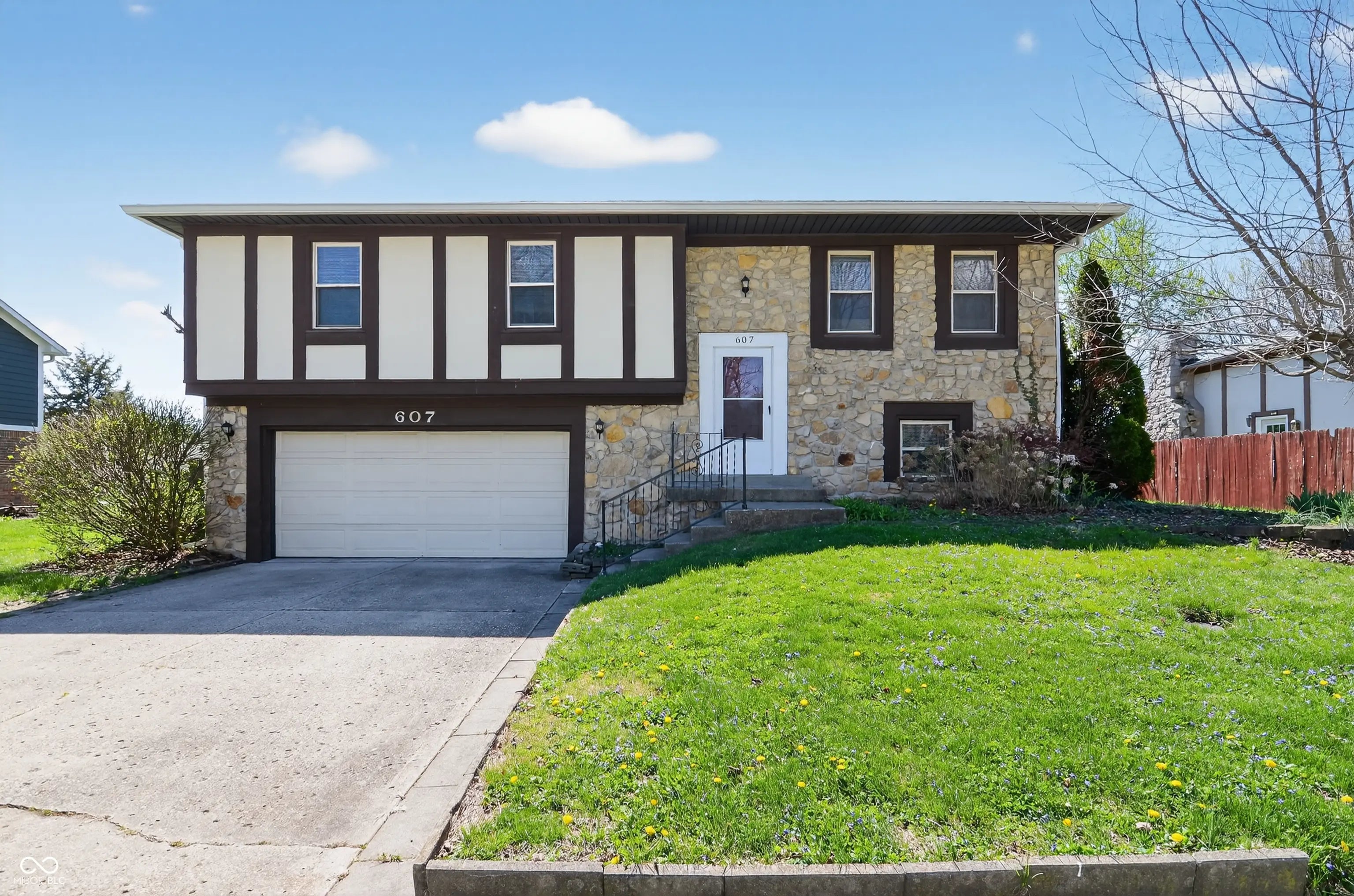 607 Rahkewood Drive, Indianapolis