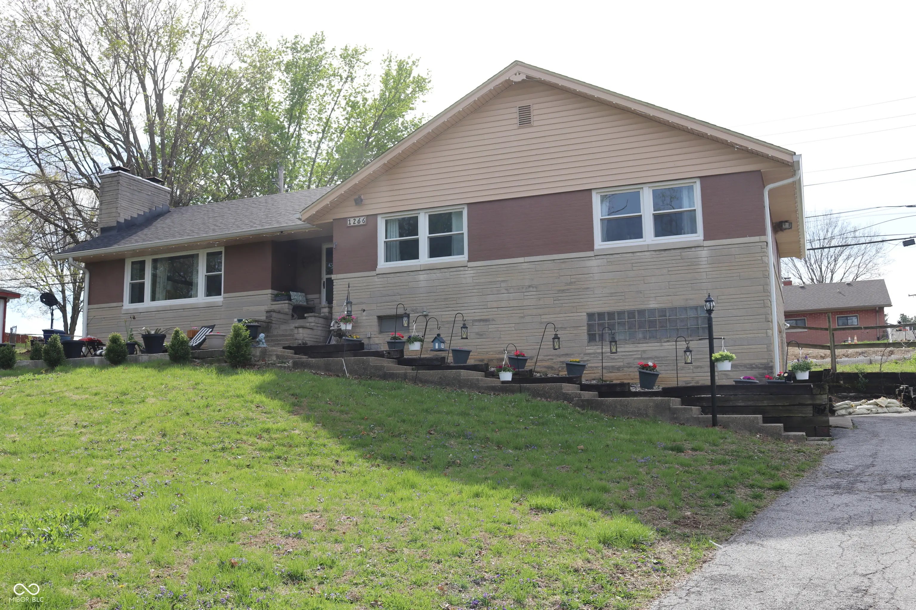 1266 N Morgantown Road, Greenwood