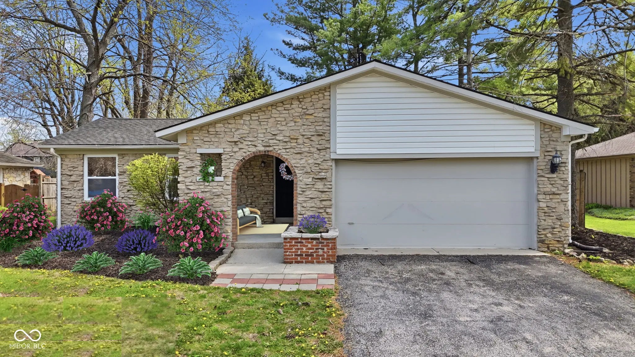 2204 Walnut Way, Noblesville
