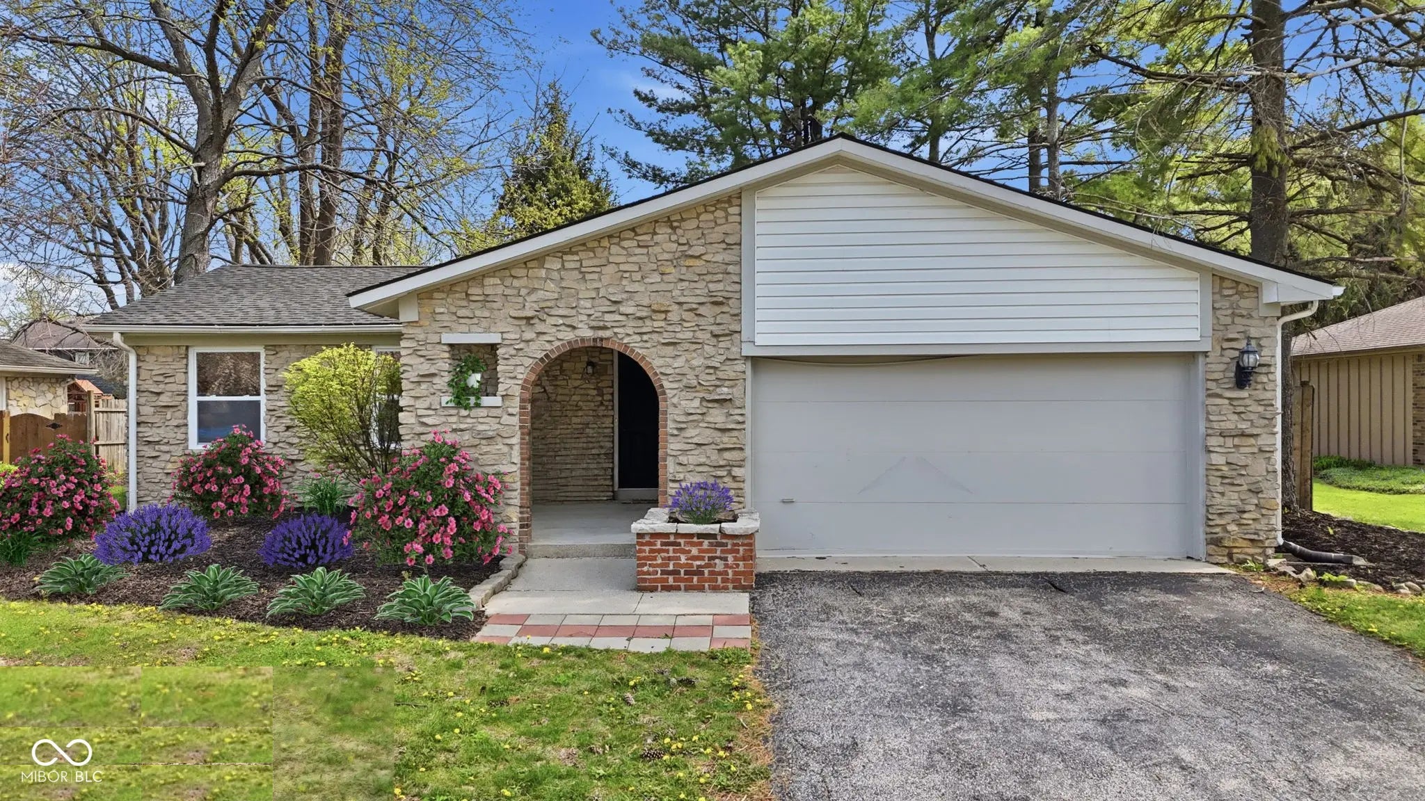 Photo of 2204 Walnut Way Noblesville, IN 46062