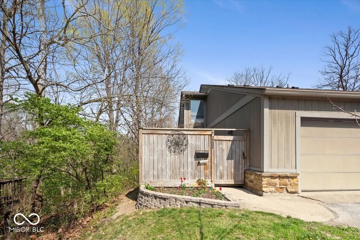 4259 Indian Pipe Trace, Indianapolis
