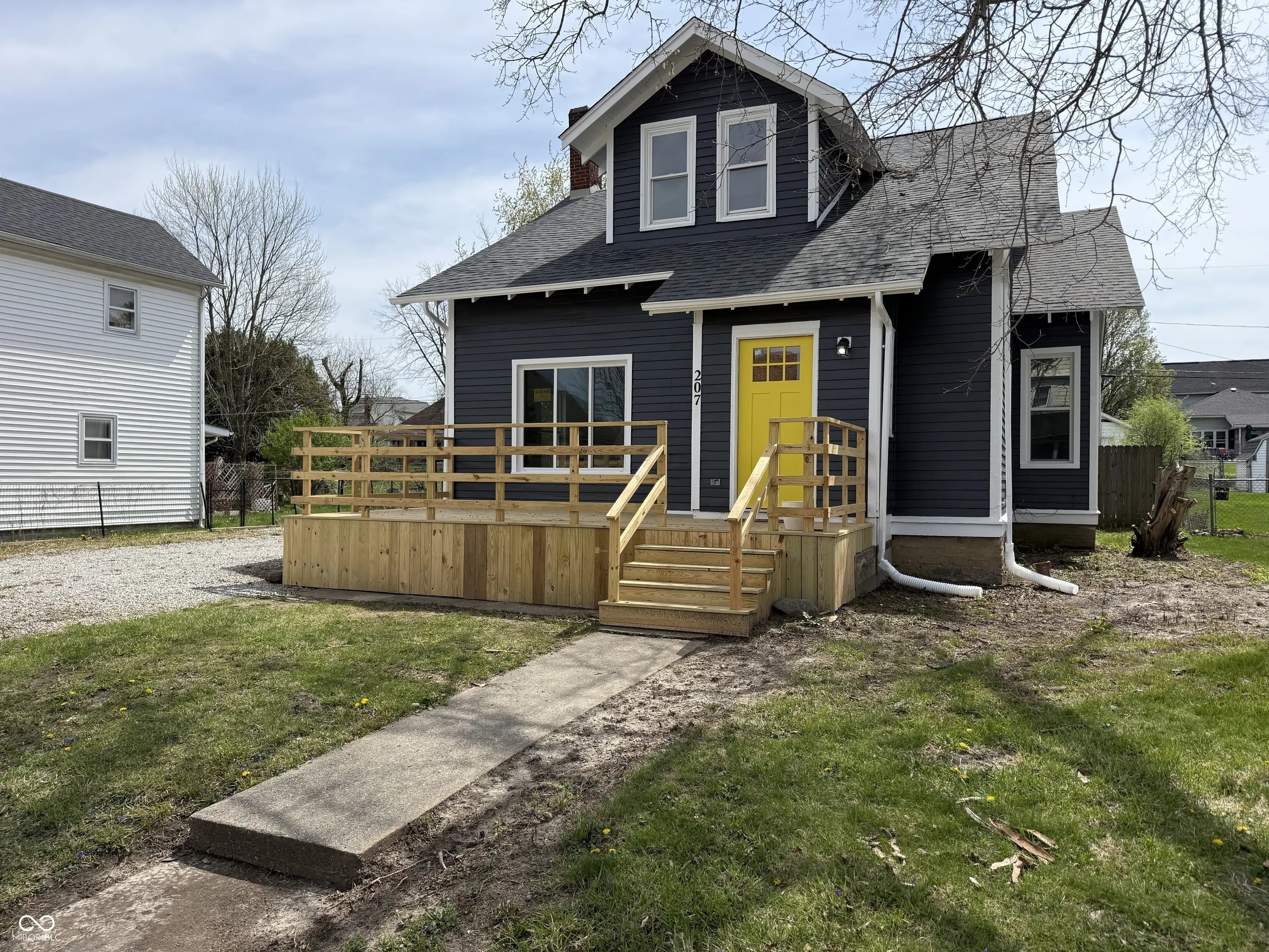 207 E Broadway Street, Alexandria