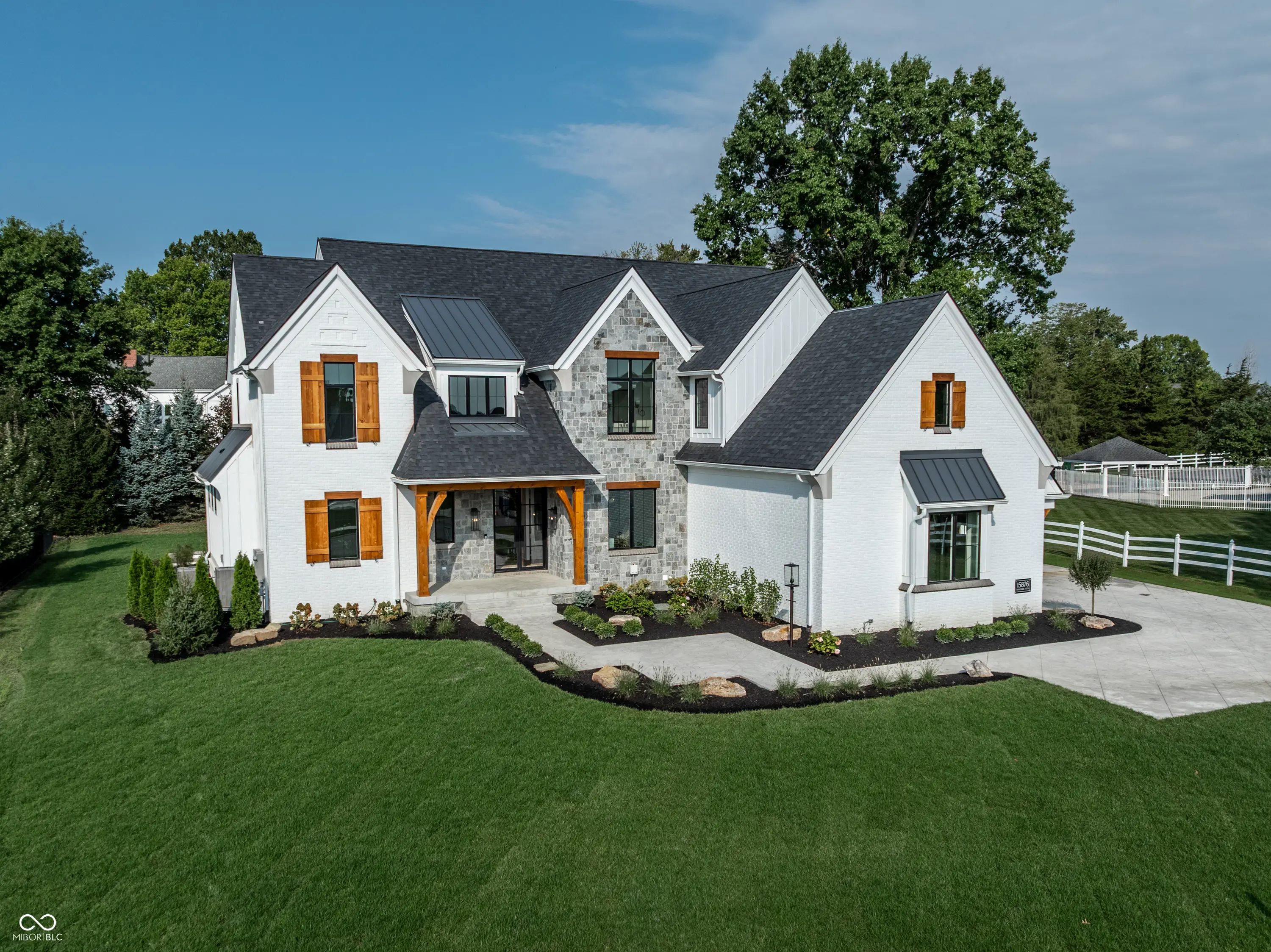 15876 Oak Park, Westfield
